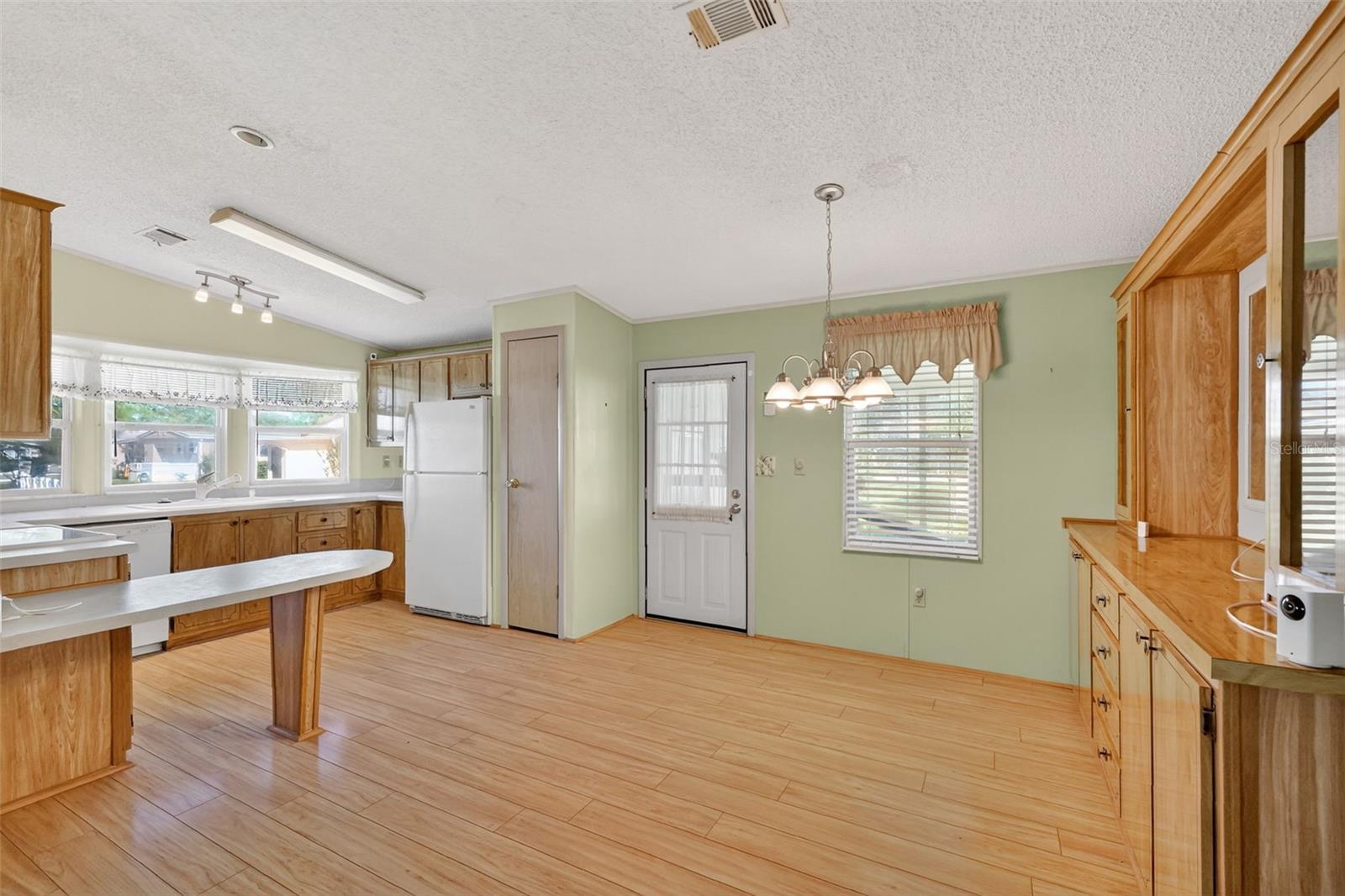 Image 16 of 39 For 3006 Rainbow Road