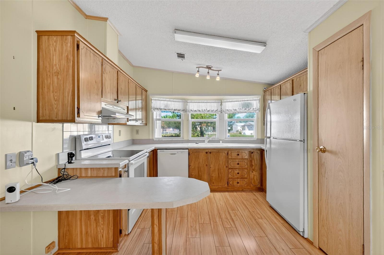 Image 17 of 39 For 3006 Rainbow Road