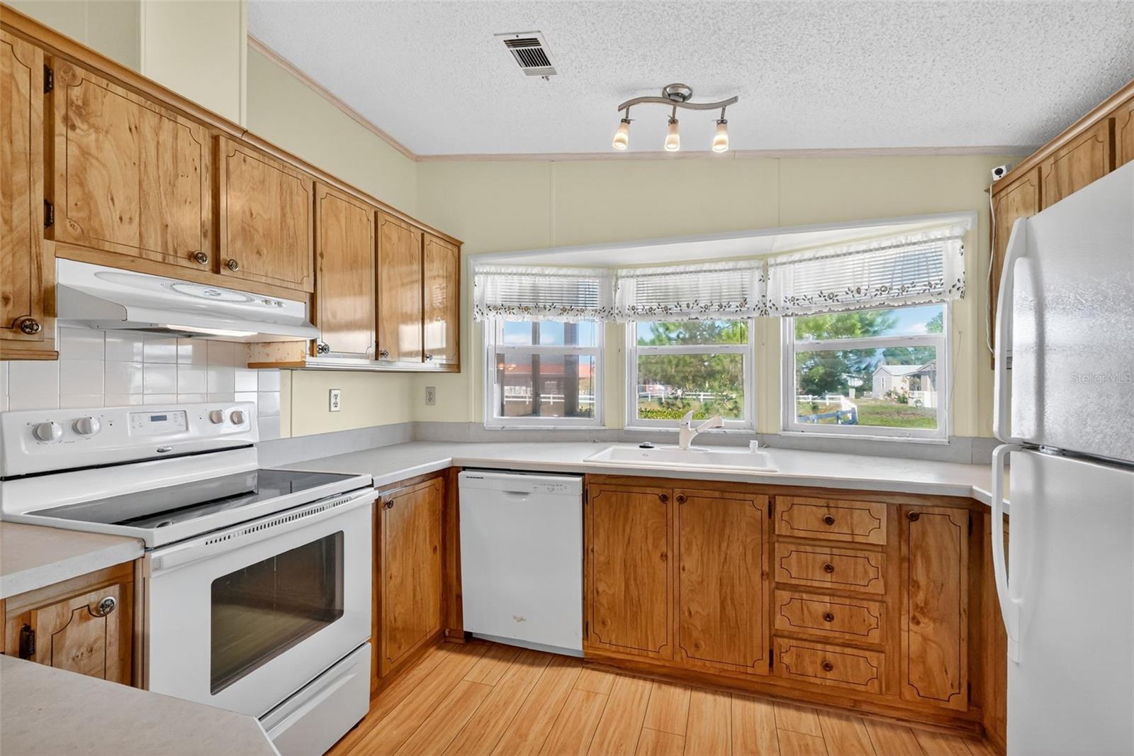 Image 18 of 39 For 3006 Rainbow Road