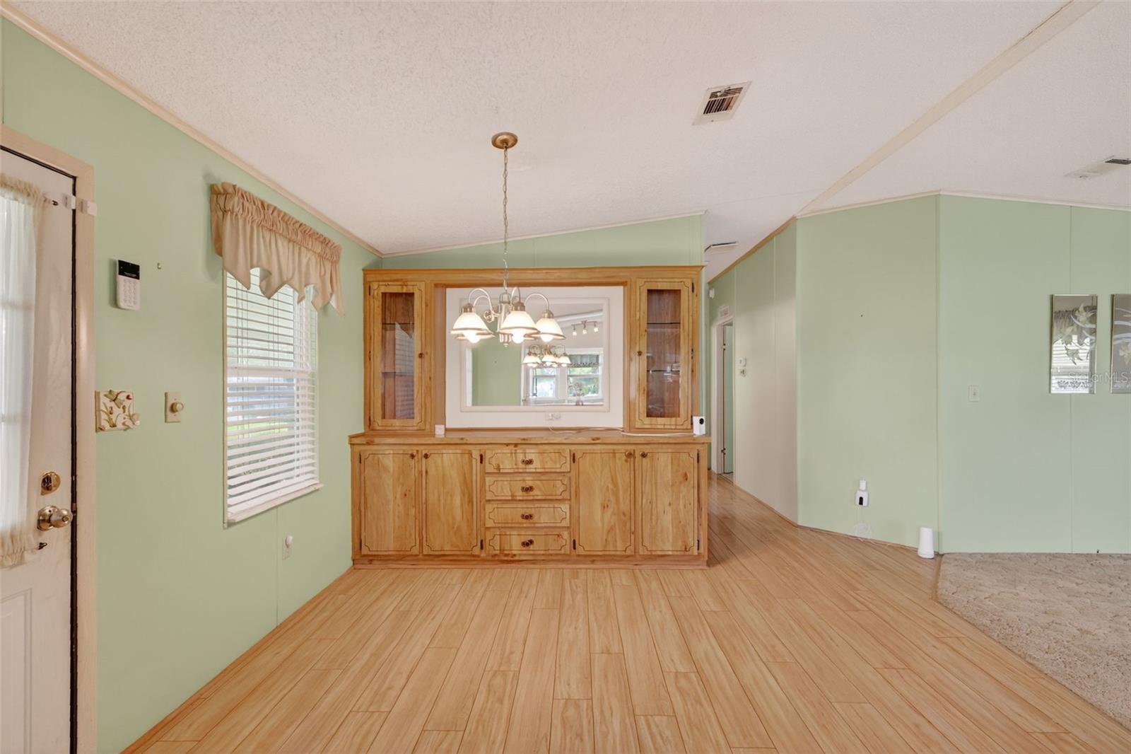 Image 21 of 39 For 3006 Rainbow Road