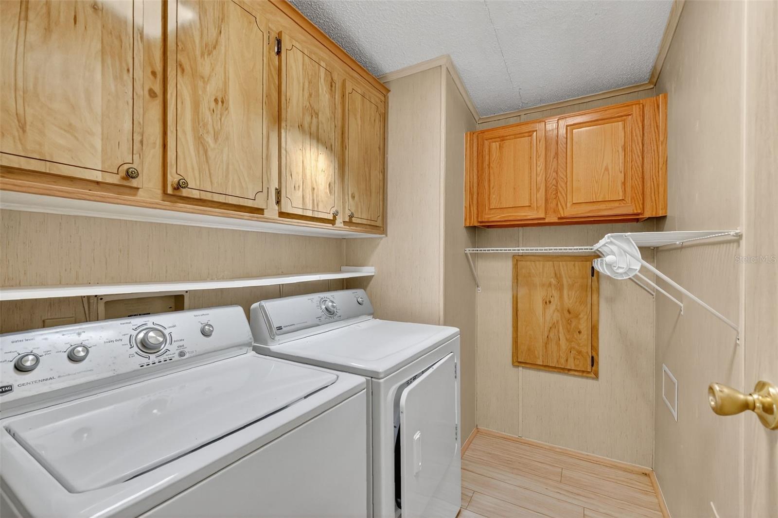 Image 29 of 39 For 3006 Rainbow Road