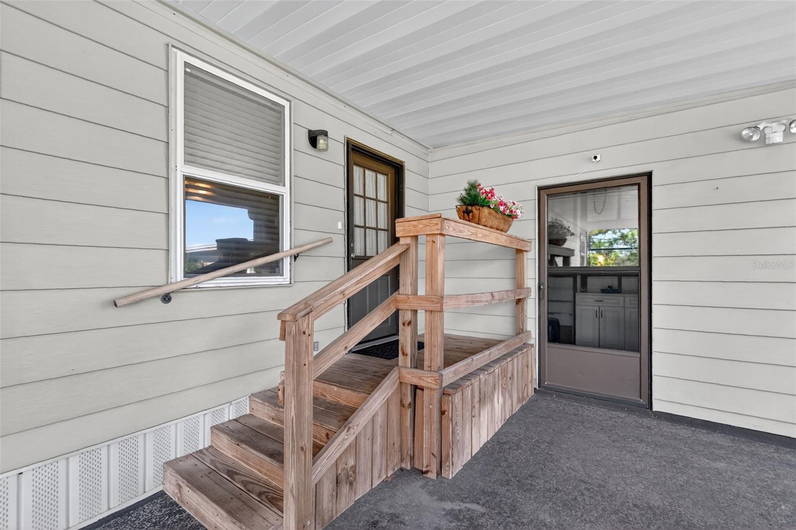 Image 3 of 39 For 3006 Rainbow Road