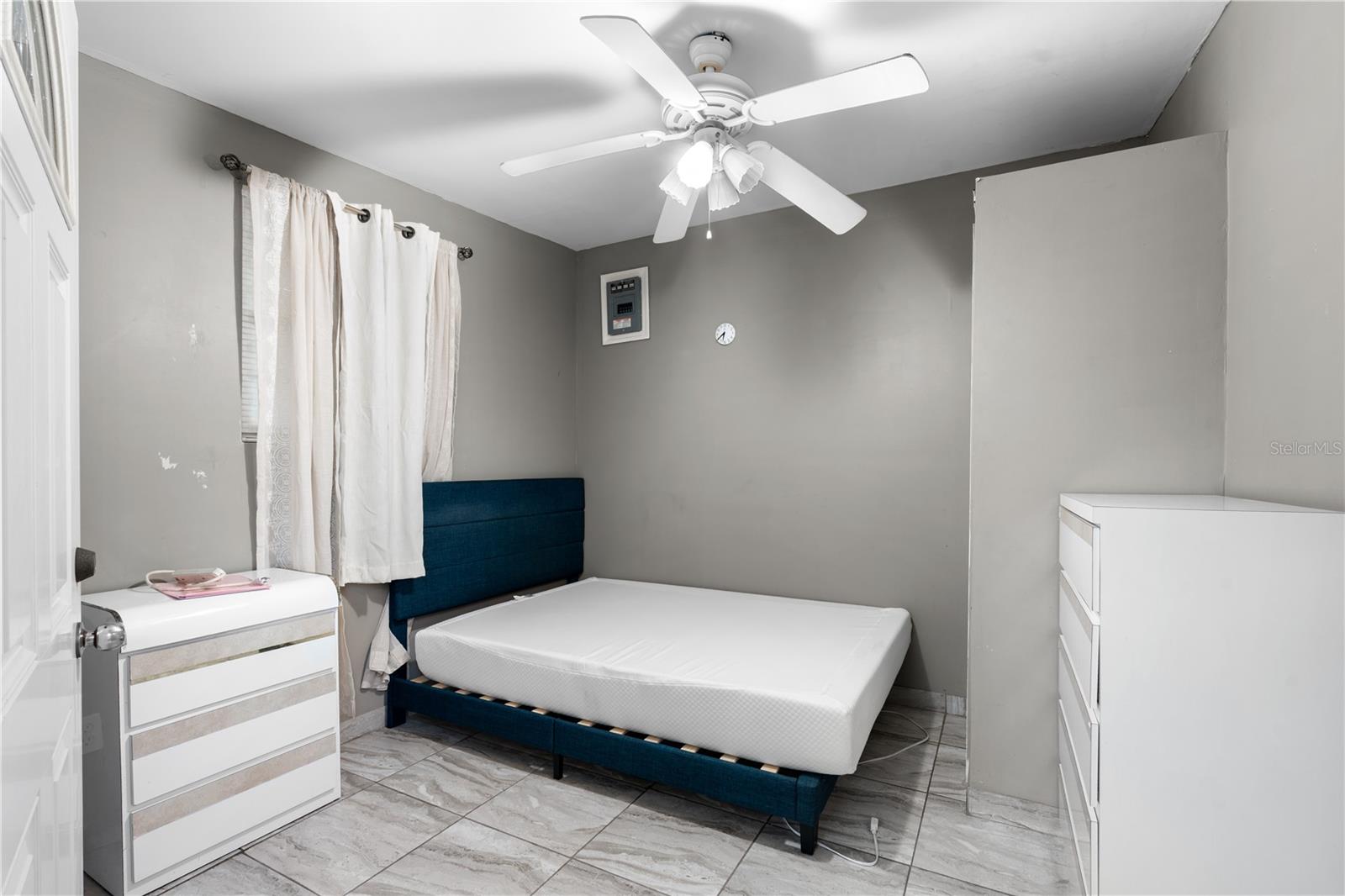 Image 17 of 22 For 9455 Dearmont Avenue