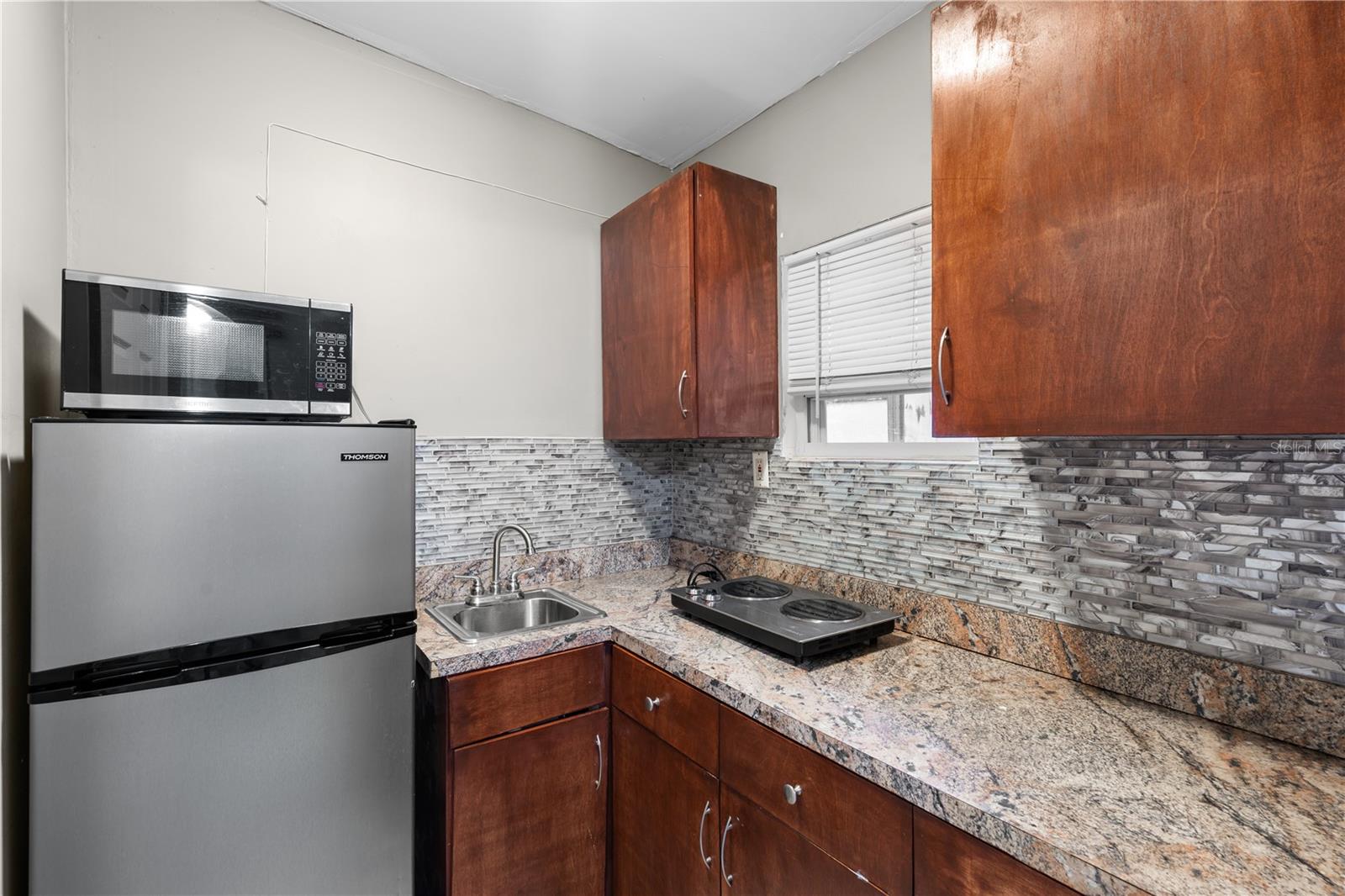 Image 18 of 22 For 9455 Dearmont Avenue