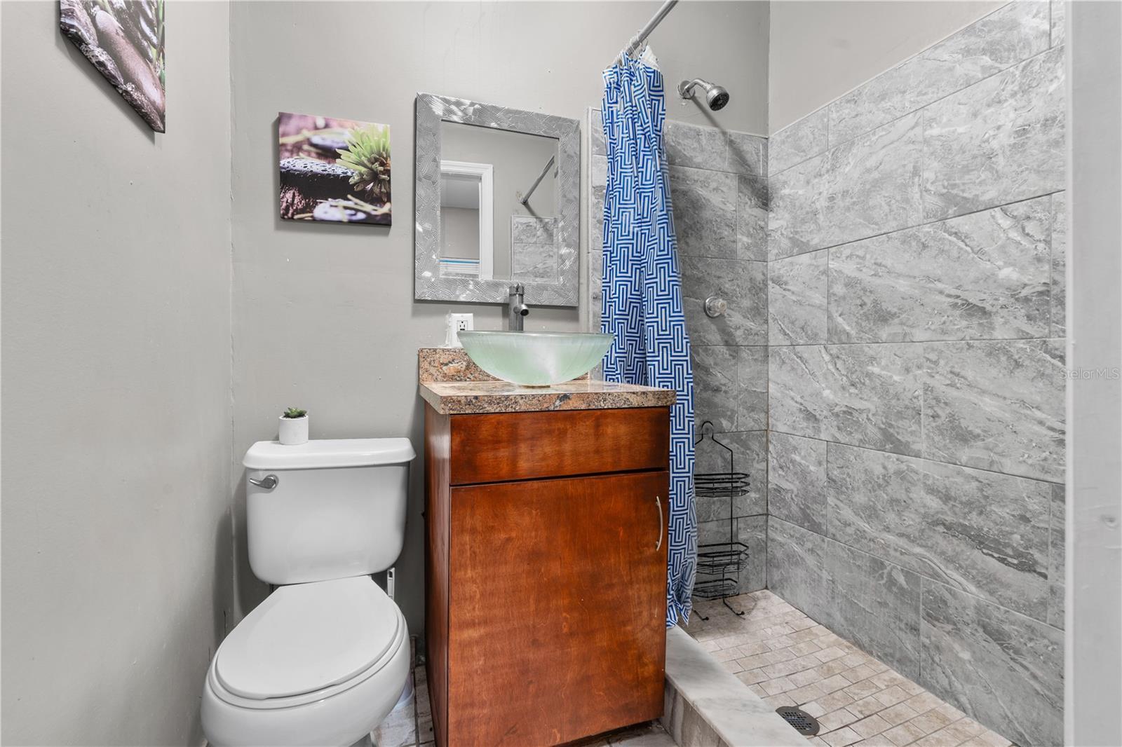 Image 19 of 22 For 9455 Dearmont Avenue