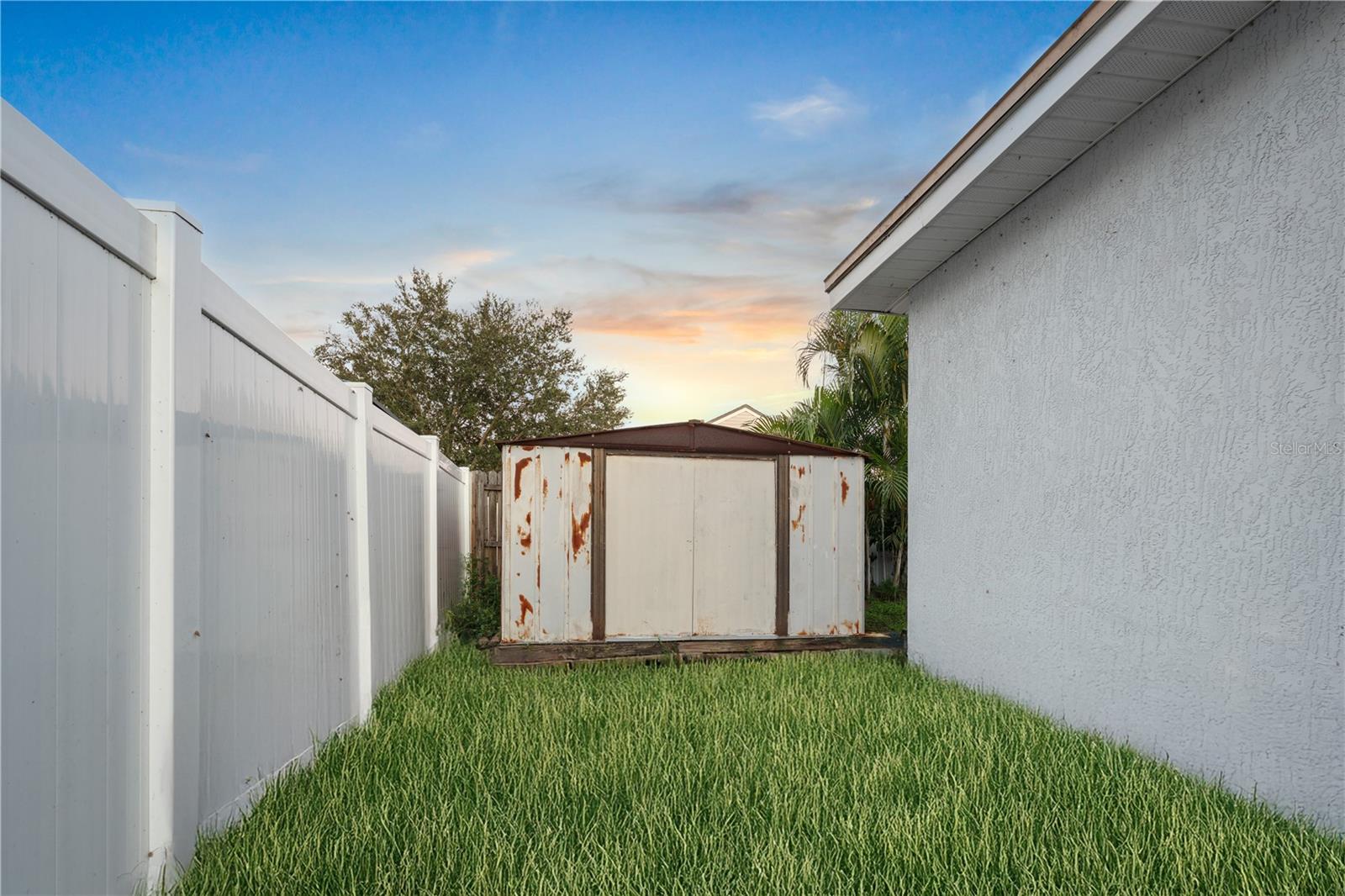 Image 20 of 22 For 9455 Dearmont Avenue