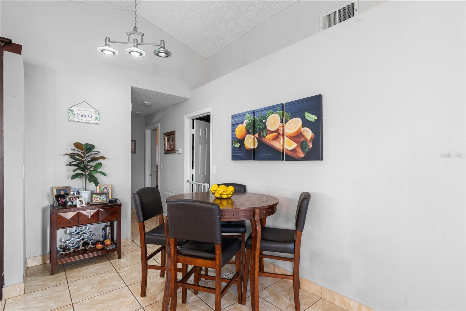 Image 6 of 22 For 9455 Dearmont Avenue