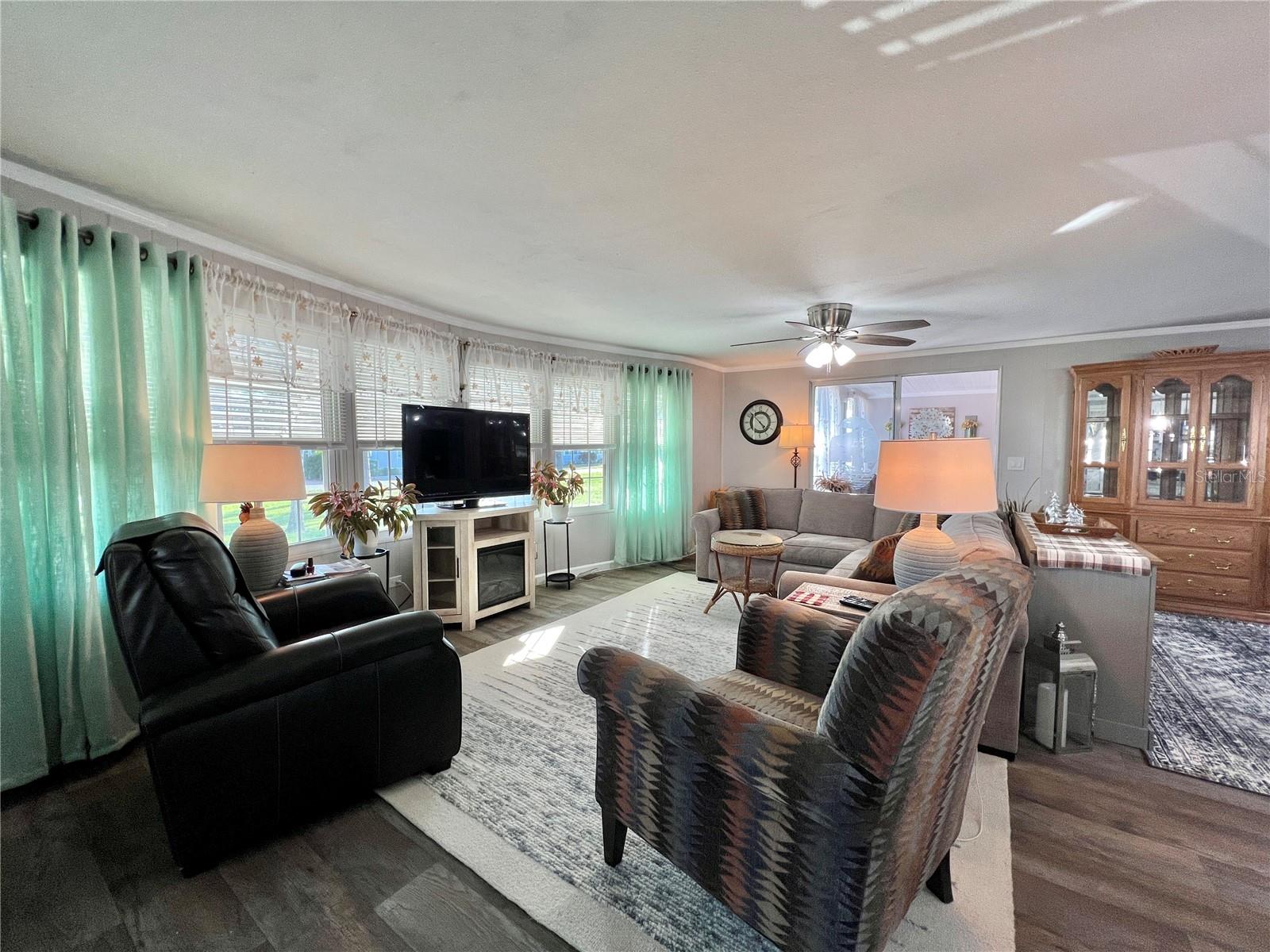 Image 10 of 53 For 332 Hawthorne Boulevard