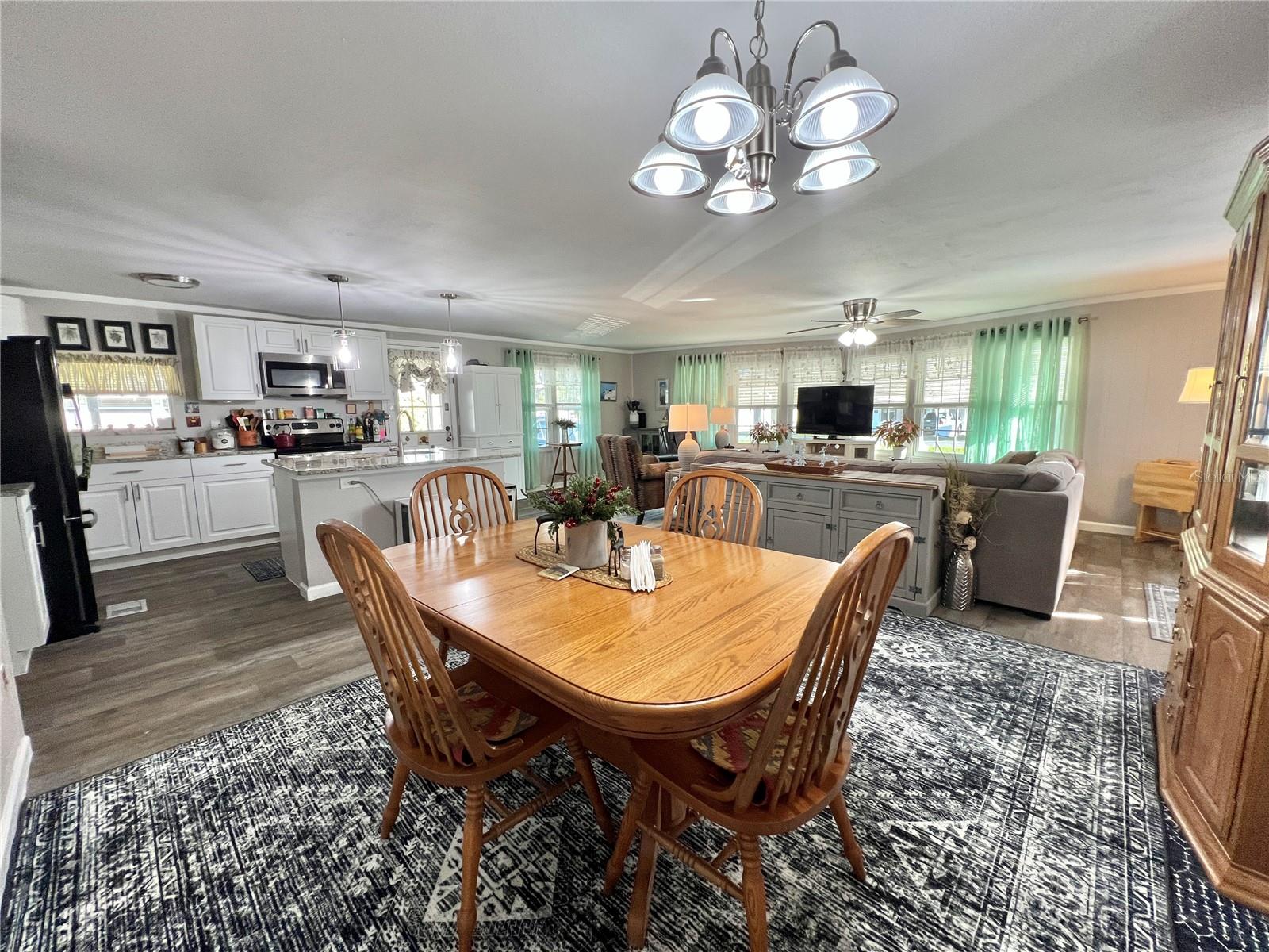 Image 15 of 53 For 332 Hawthorne Boulevard