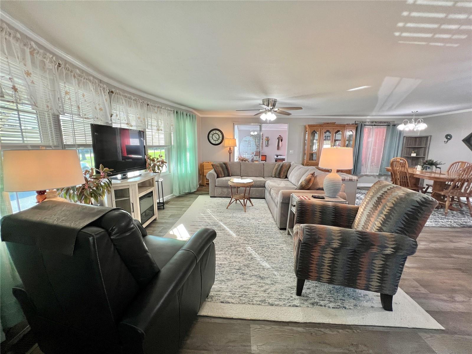 Image 2 of 53 For 332 Hawthorne Boulevard