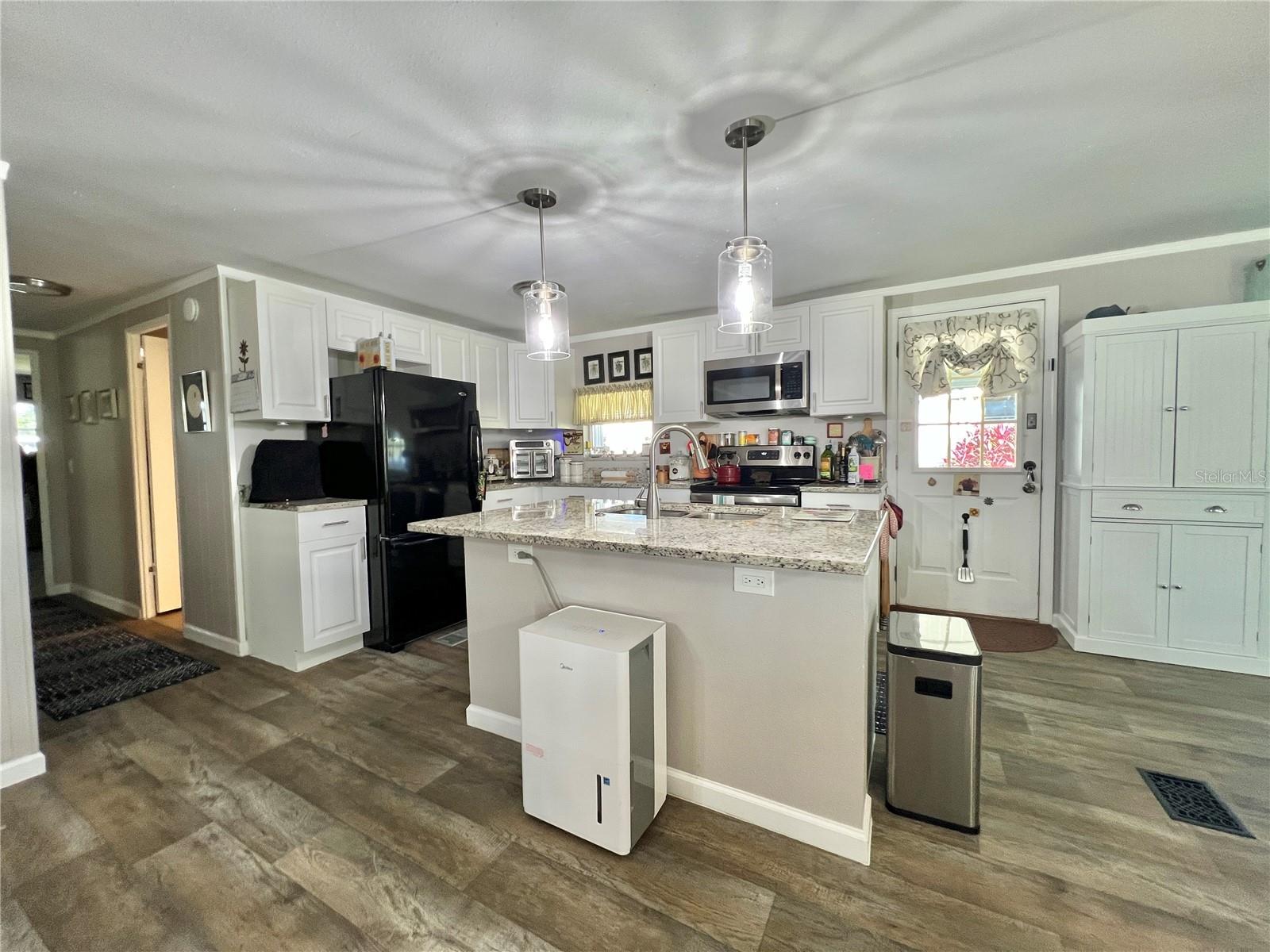 Image 20 of 53 For 332 Hawthorne Boulevard