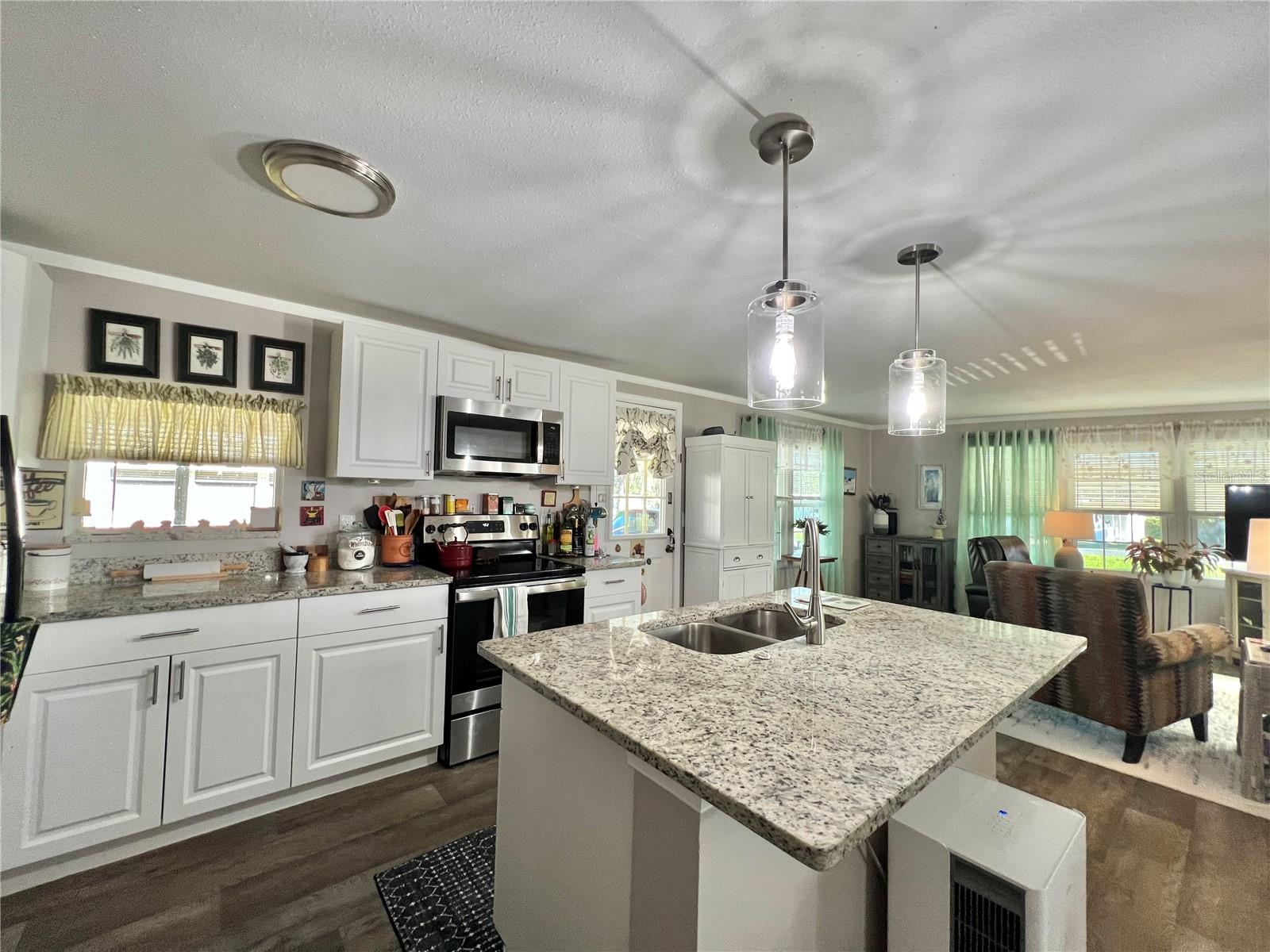 Image 21 of 53 For 332 Hawthorne Boulevard