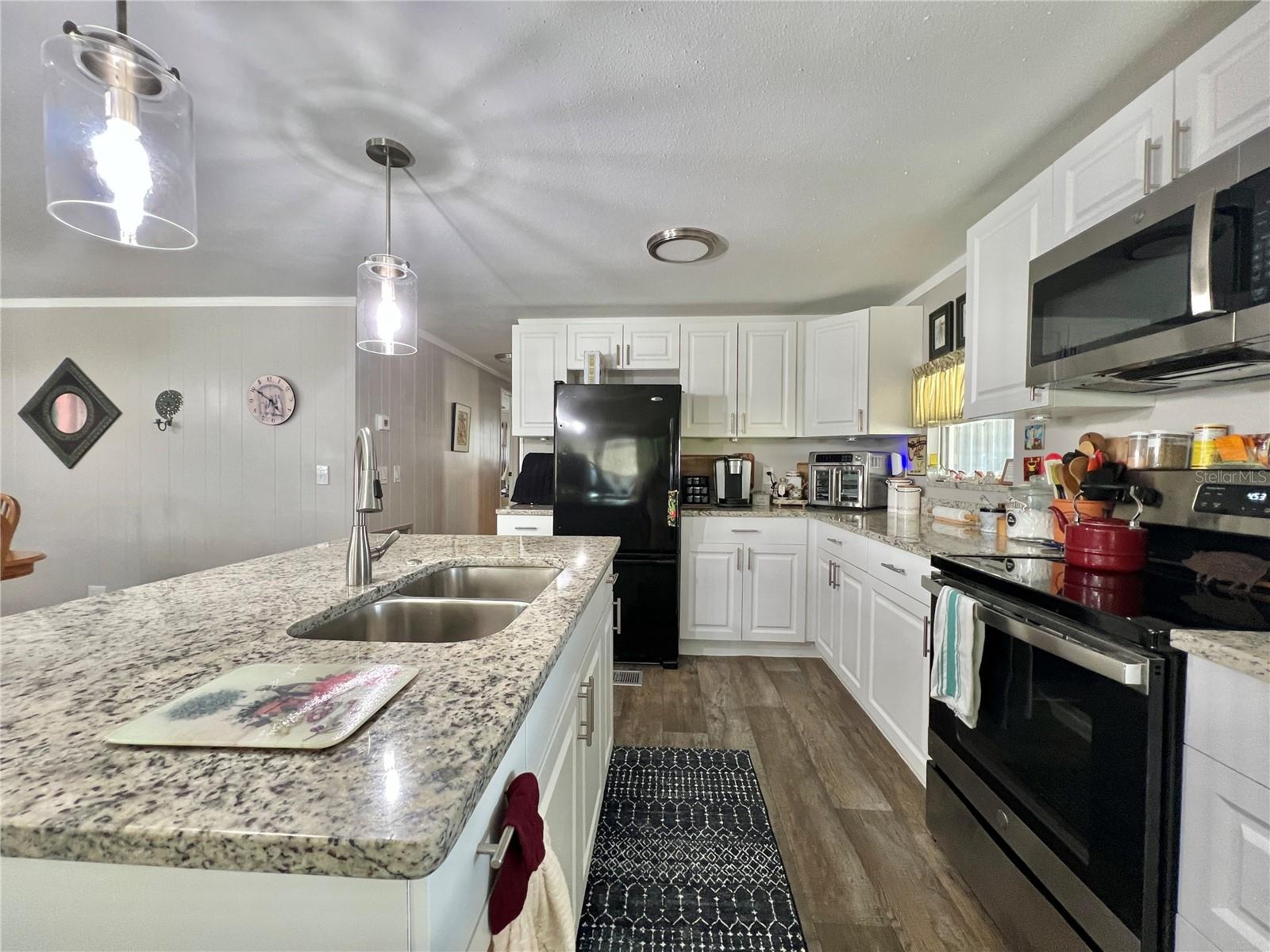 Image 22 of 53 For 332 Hawthorne Boulevard