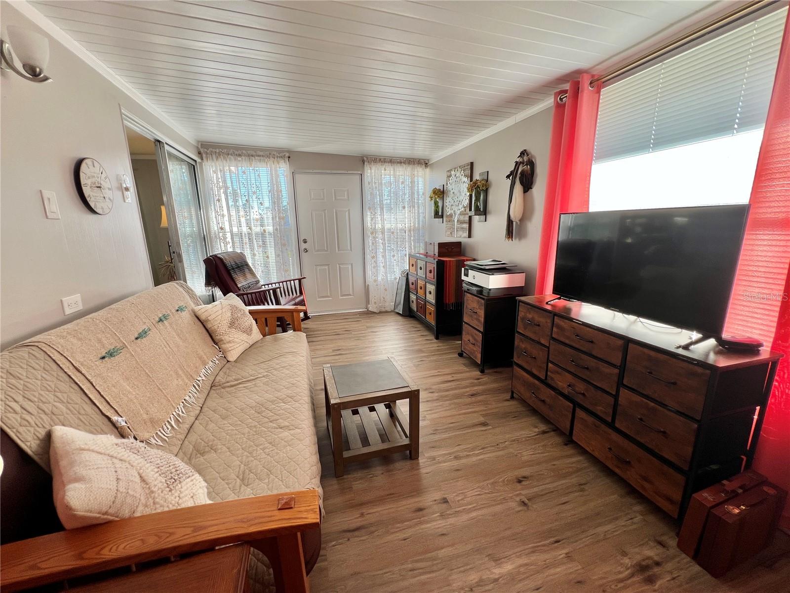 Image 25 of 53 For 332 Hawthorne Boulevard