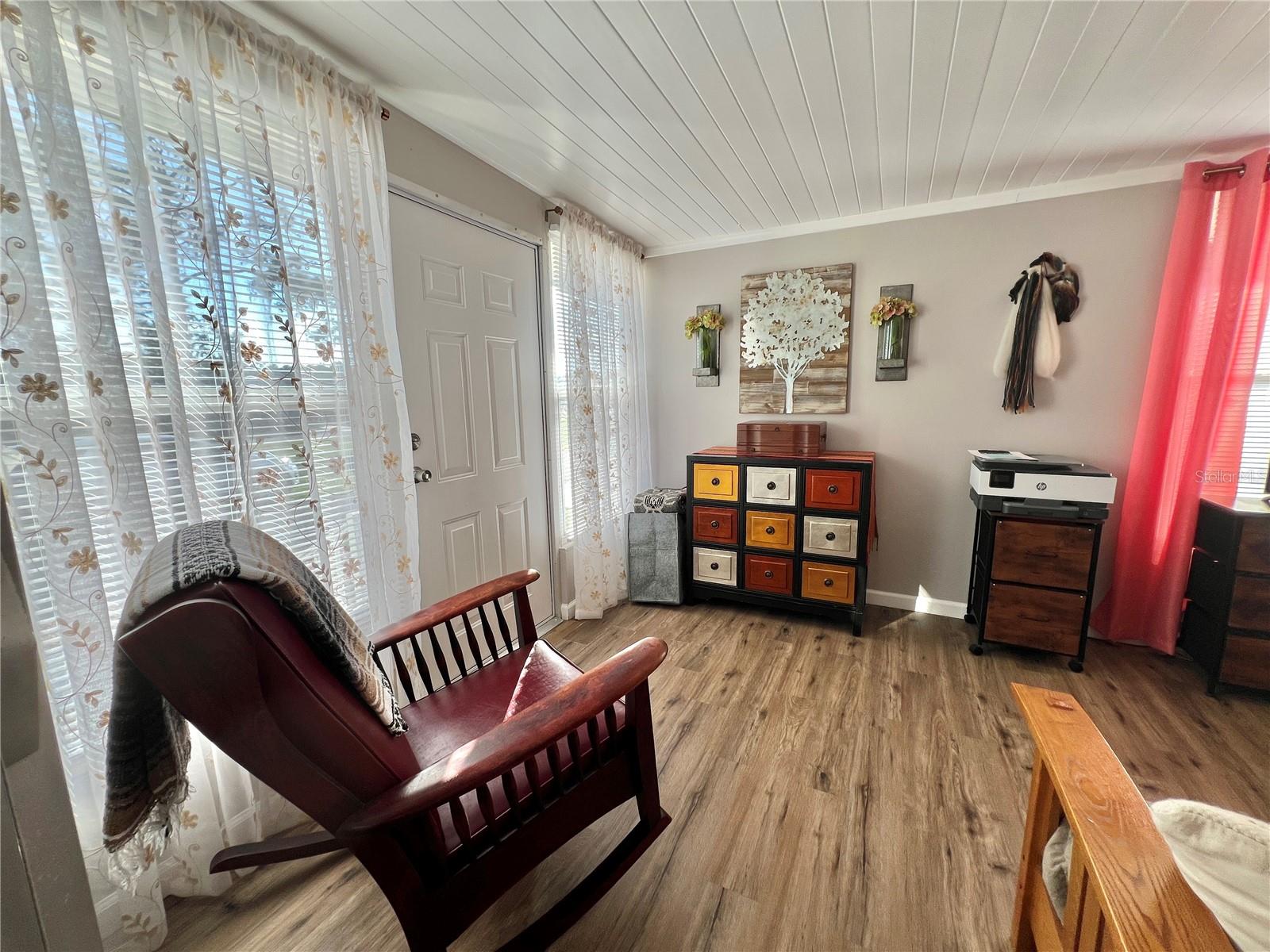 Image 27 of 53 For 332 Hawthorne Boulevard