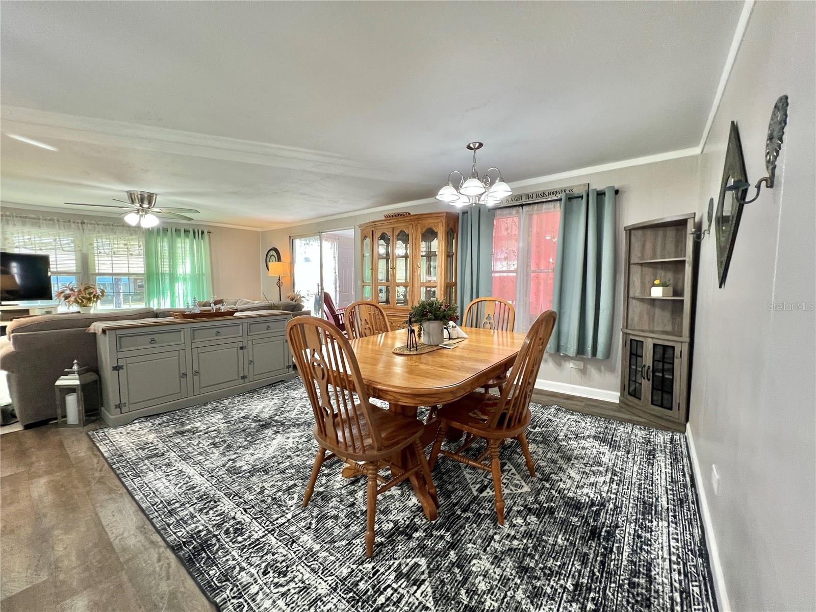 Image 3 of 53 For 332 Hawthorne Boulevard