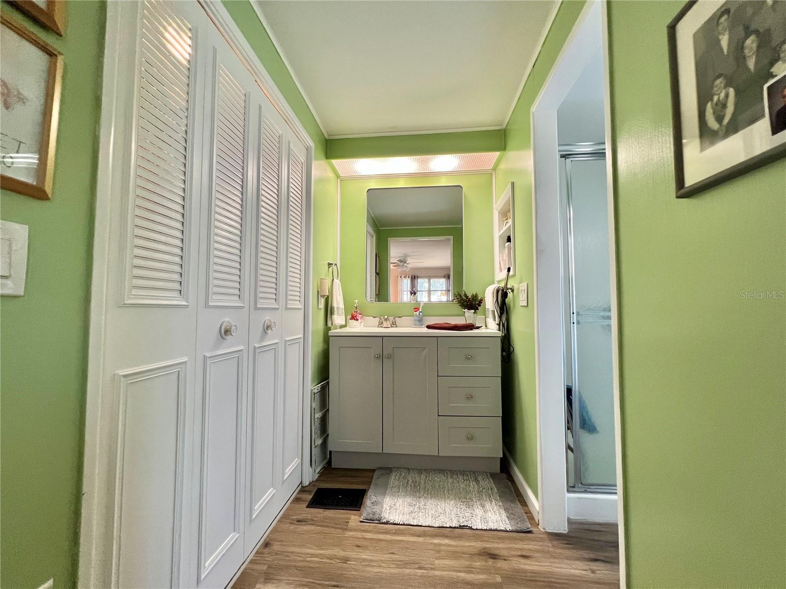 Image 34 of 53 For 332 Hawthorne Boulevard