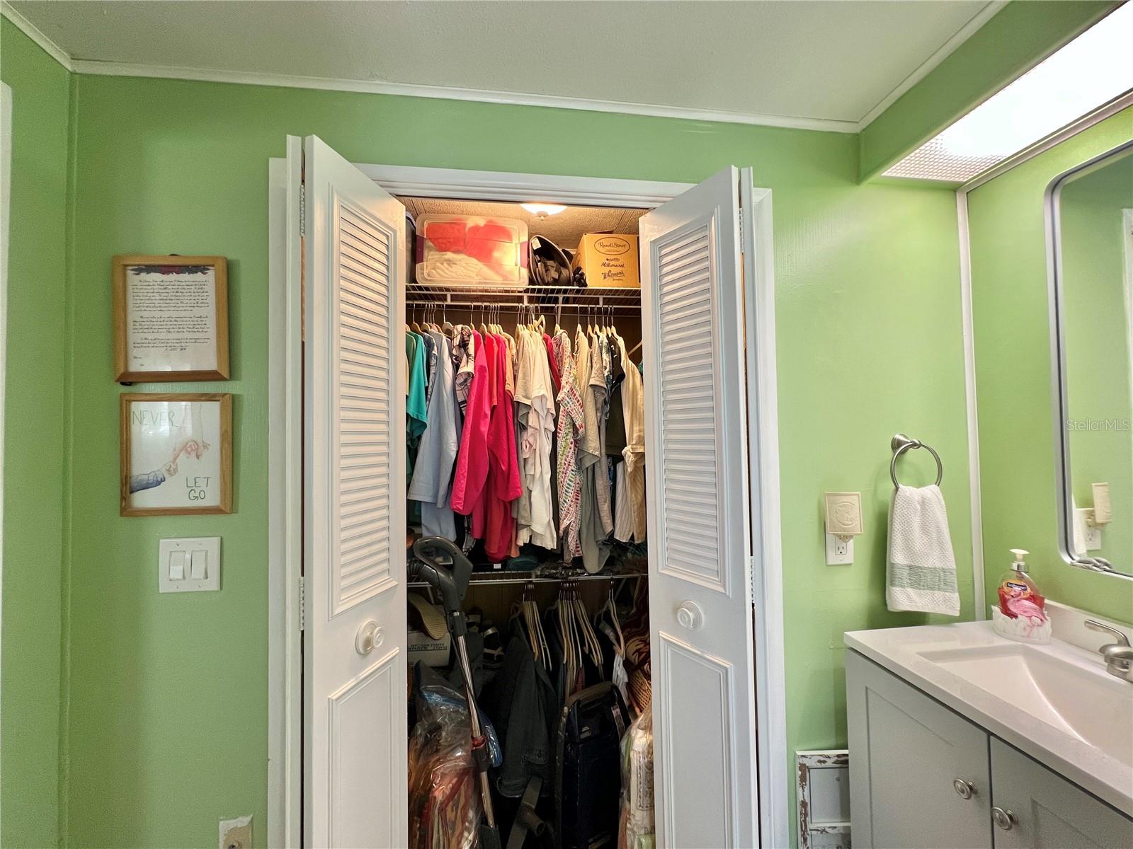 Image 37 of 53 For 332 Hawthorne Boulevard