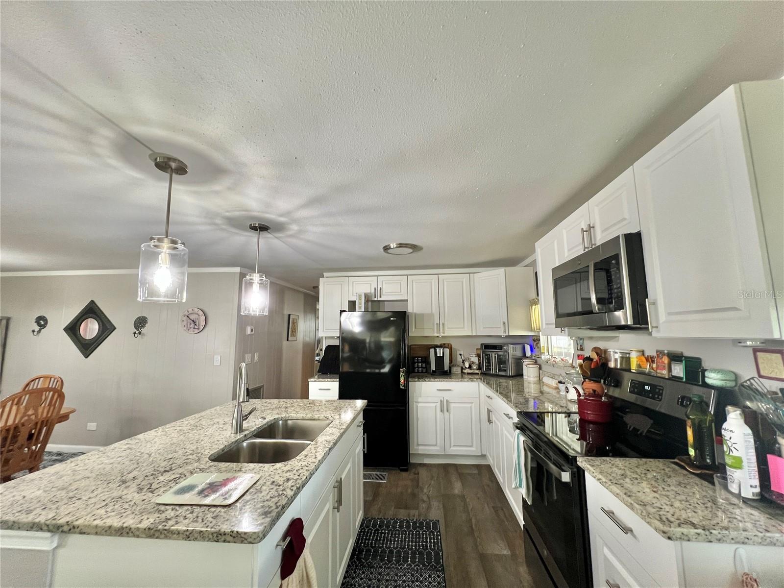 Image 4 of 53 For 332 Hawthorne Boulevard