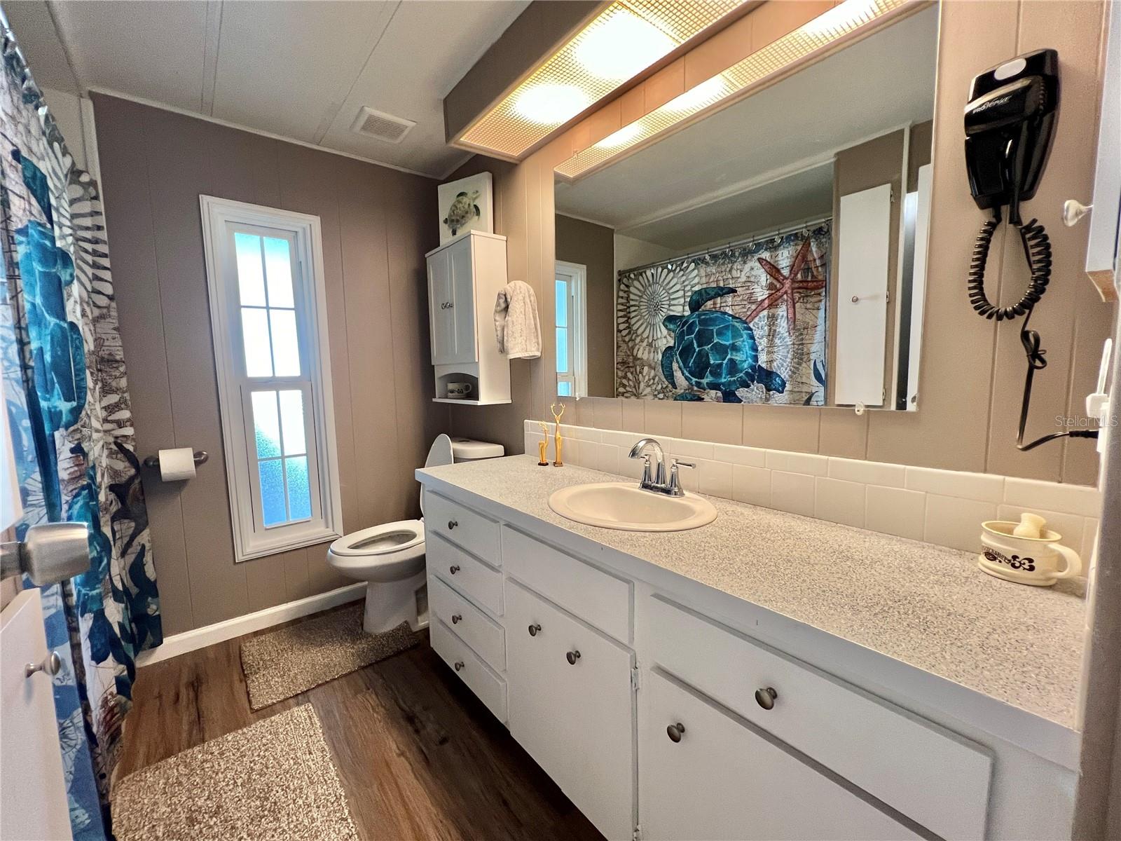 Image 42 of 53 For 332 Hawthorne Boulevard