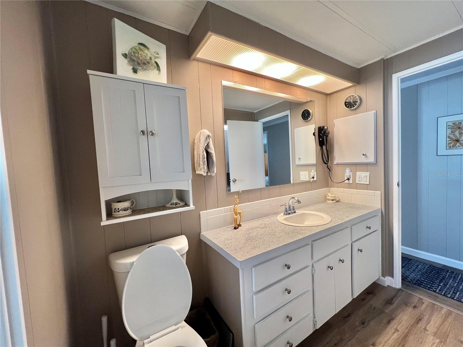 Image 43 of 53 For 332 Hawthorne Boulevard