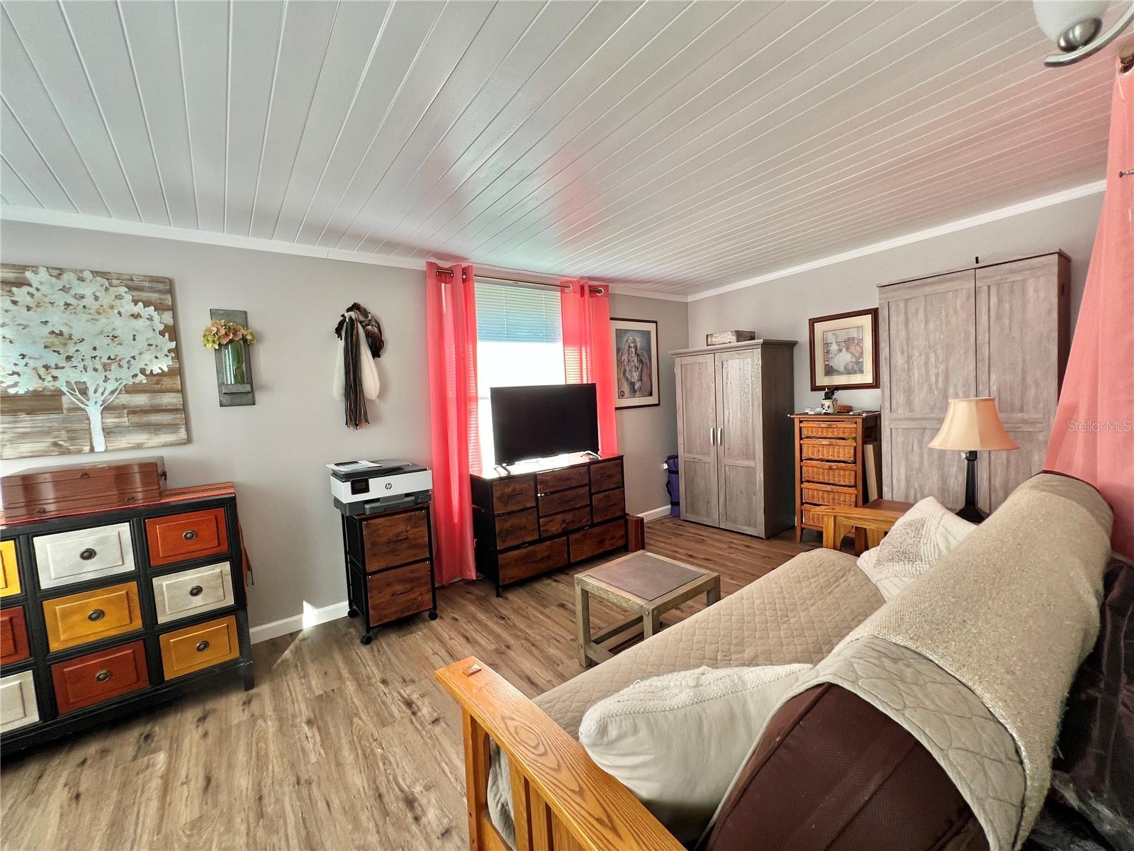 Image 5 of 53 For 332 Hawthorne Boulevard