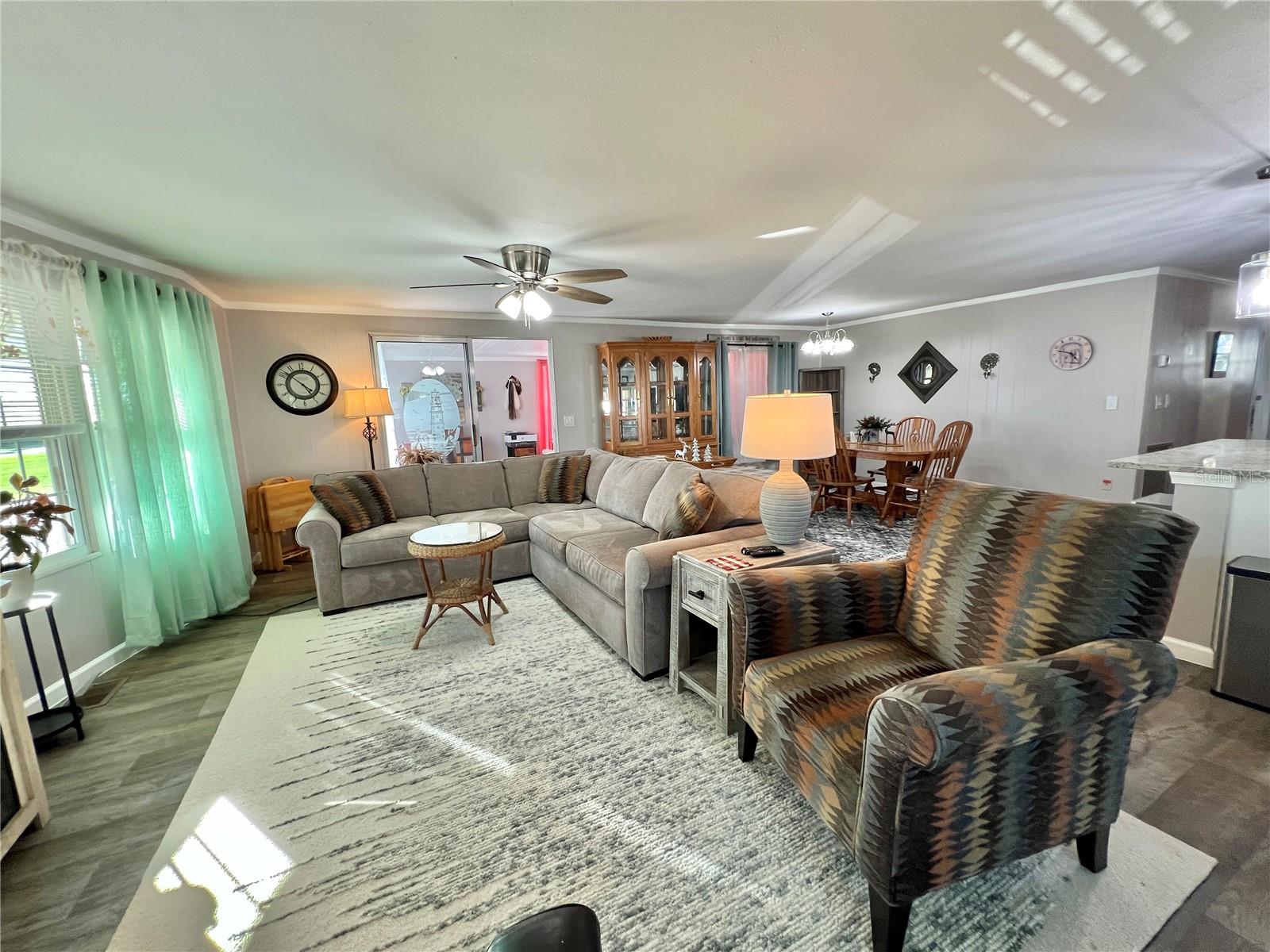 Image 7 of 53 For 332 Hawthorne Boulevard