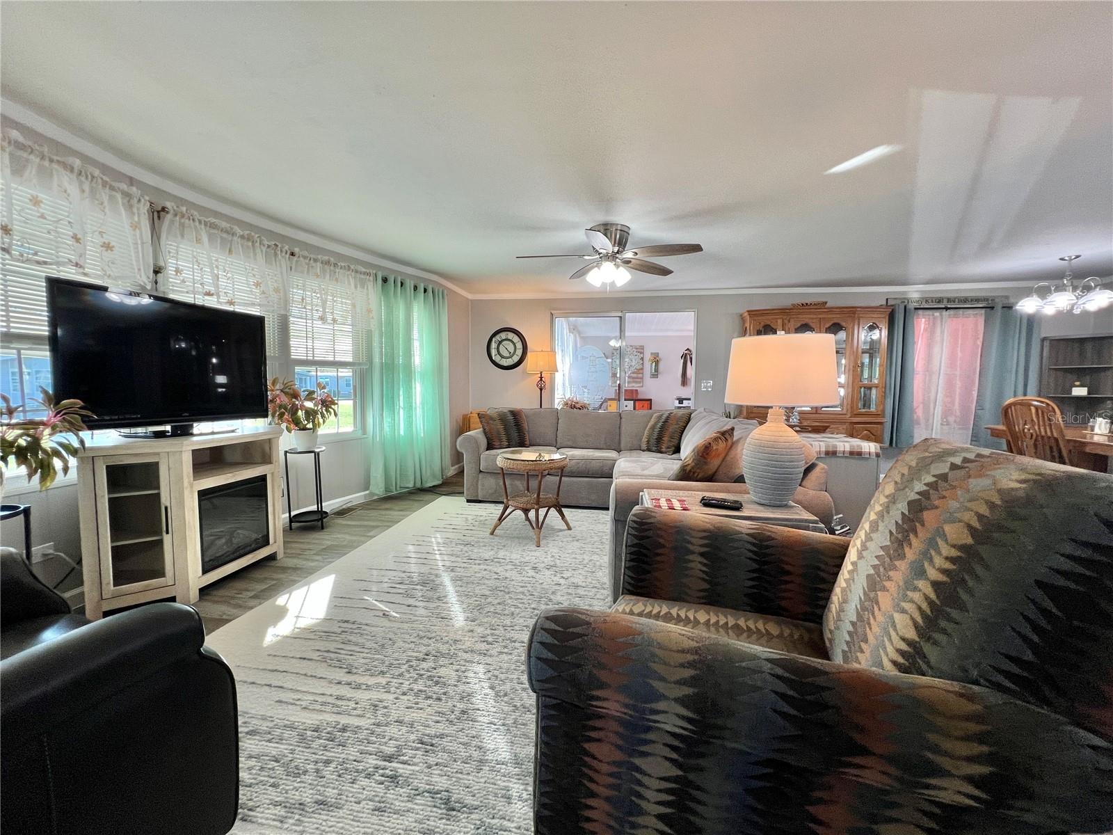 Image 9 of 53 For 332 Hawthorne Boulevard