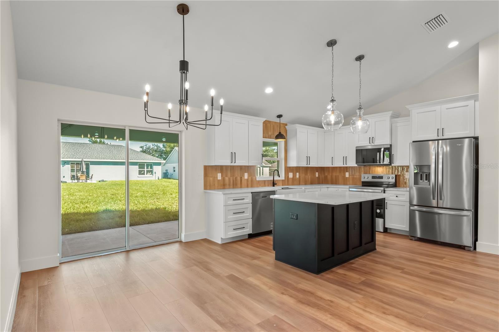 Image 16 of 41 For 13351 107th Place