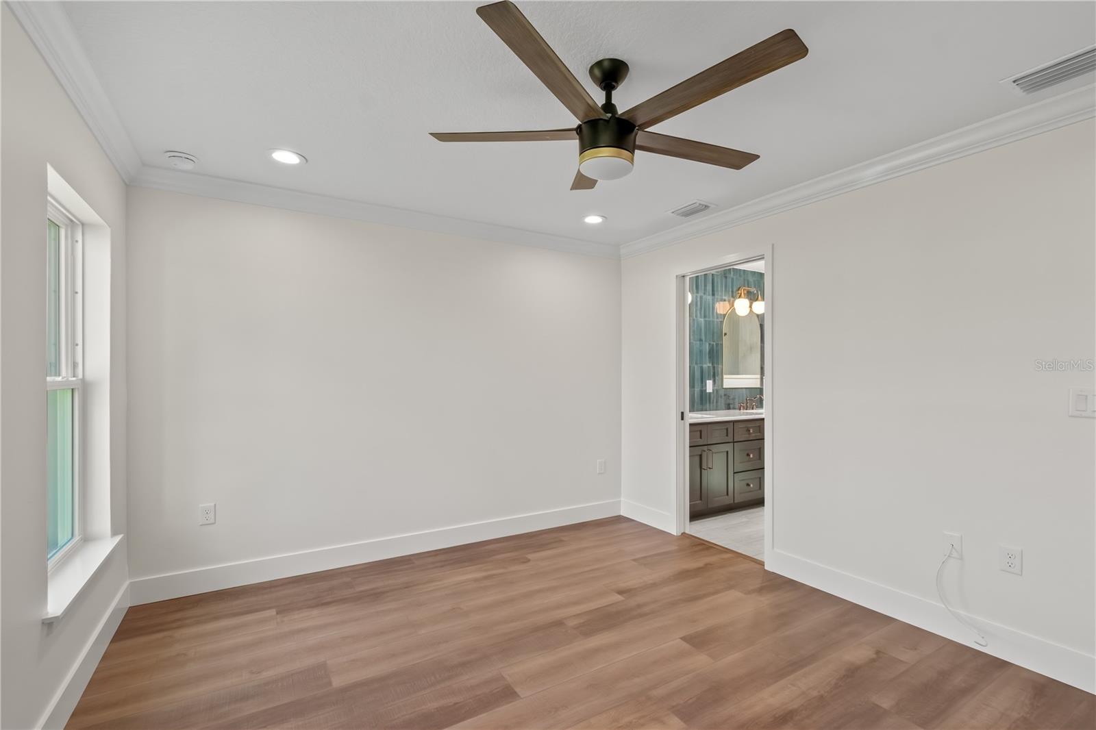 Image 20 of 41 For 13351 107th Place