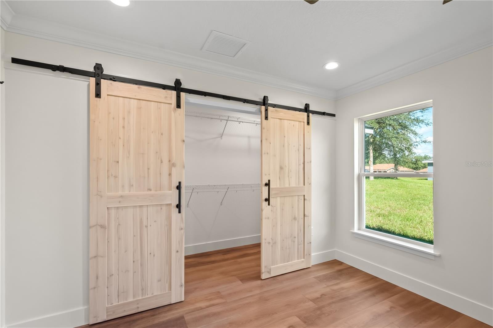 Image 21 of 41 For 13351 107th Place