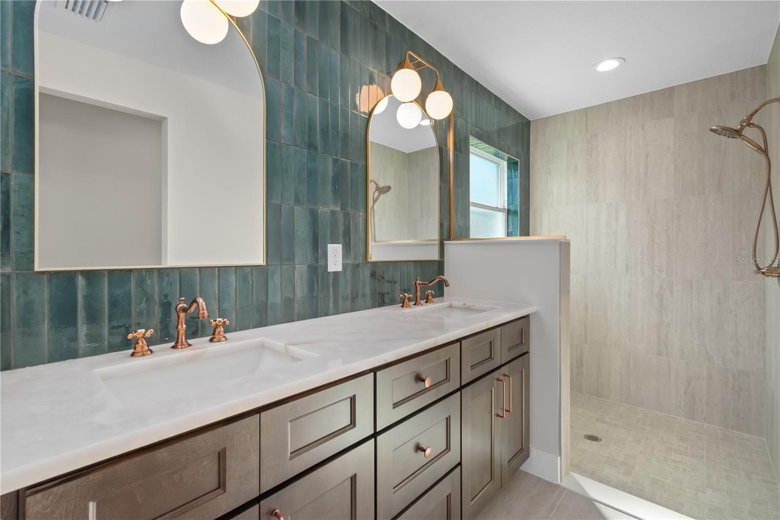 Image 23 of 41 For 13351 107th Place