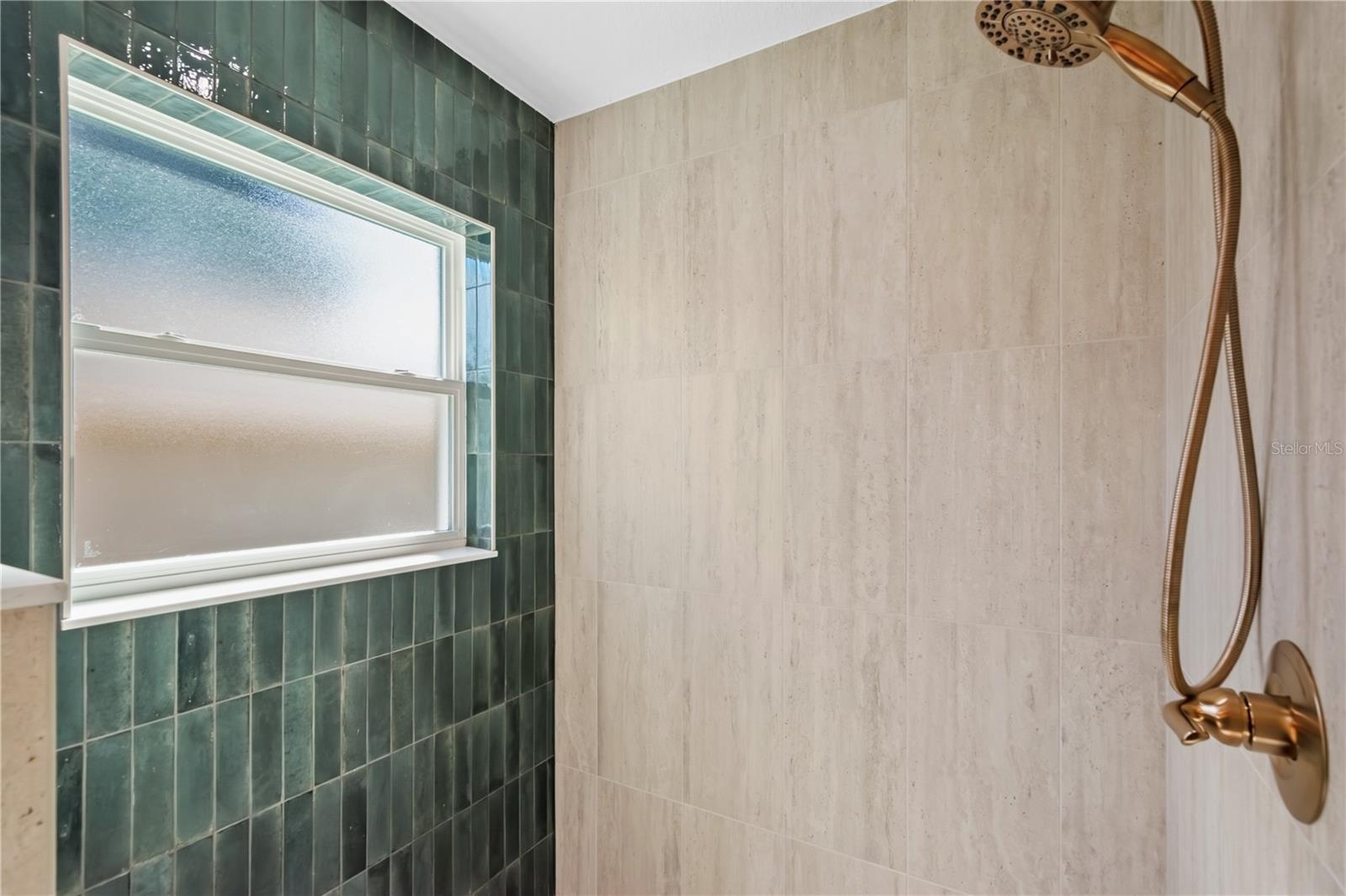 Image 24 of 41 For 13351 107th Place