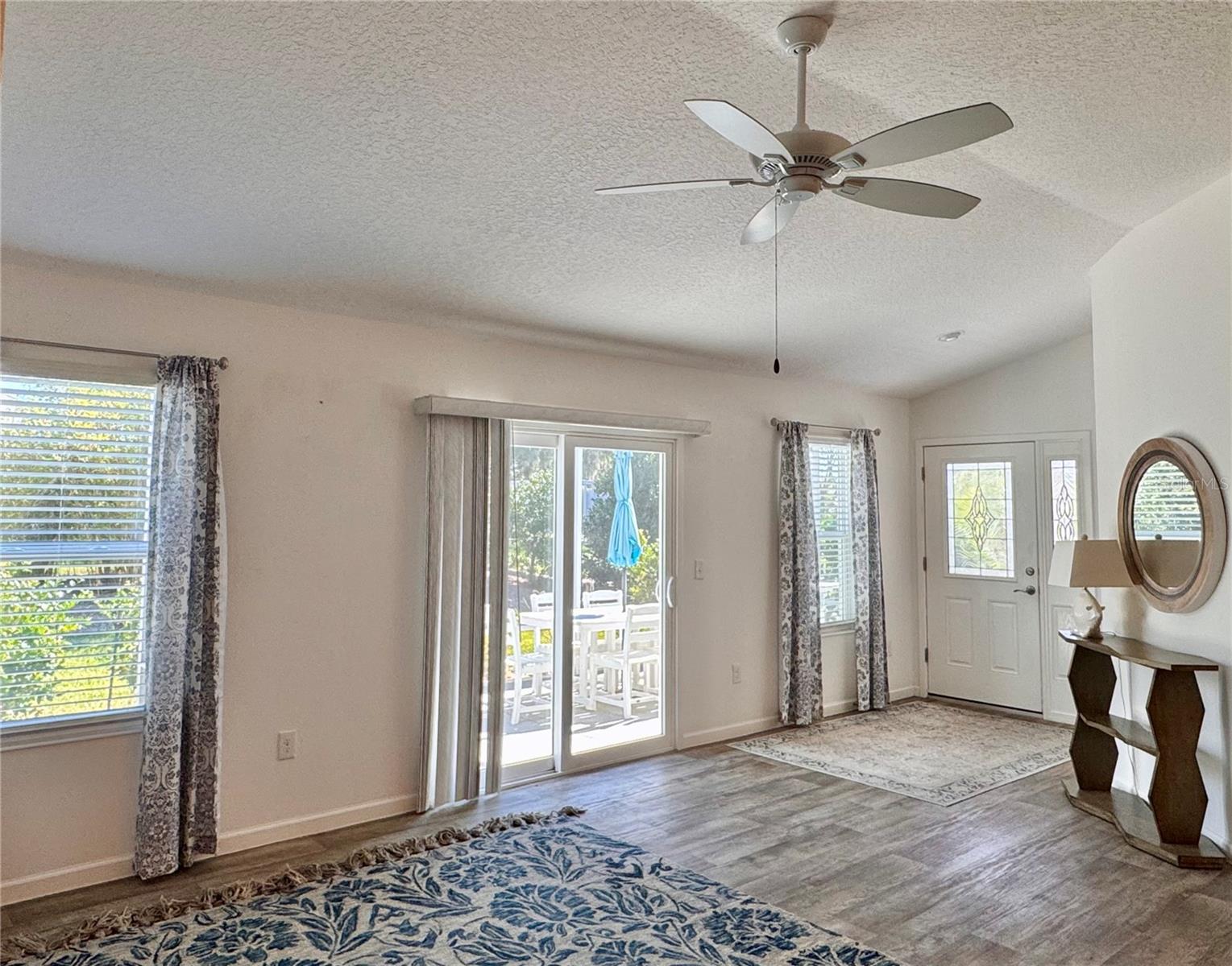 Image 4 of 27 For 1899 Groesser Place