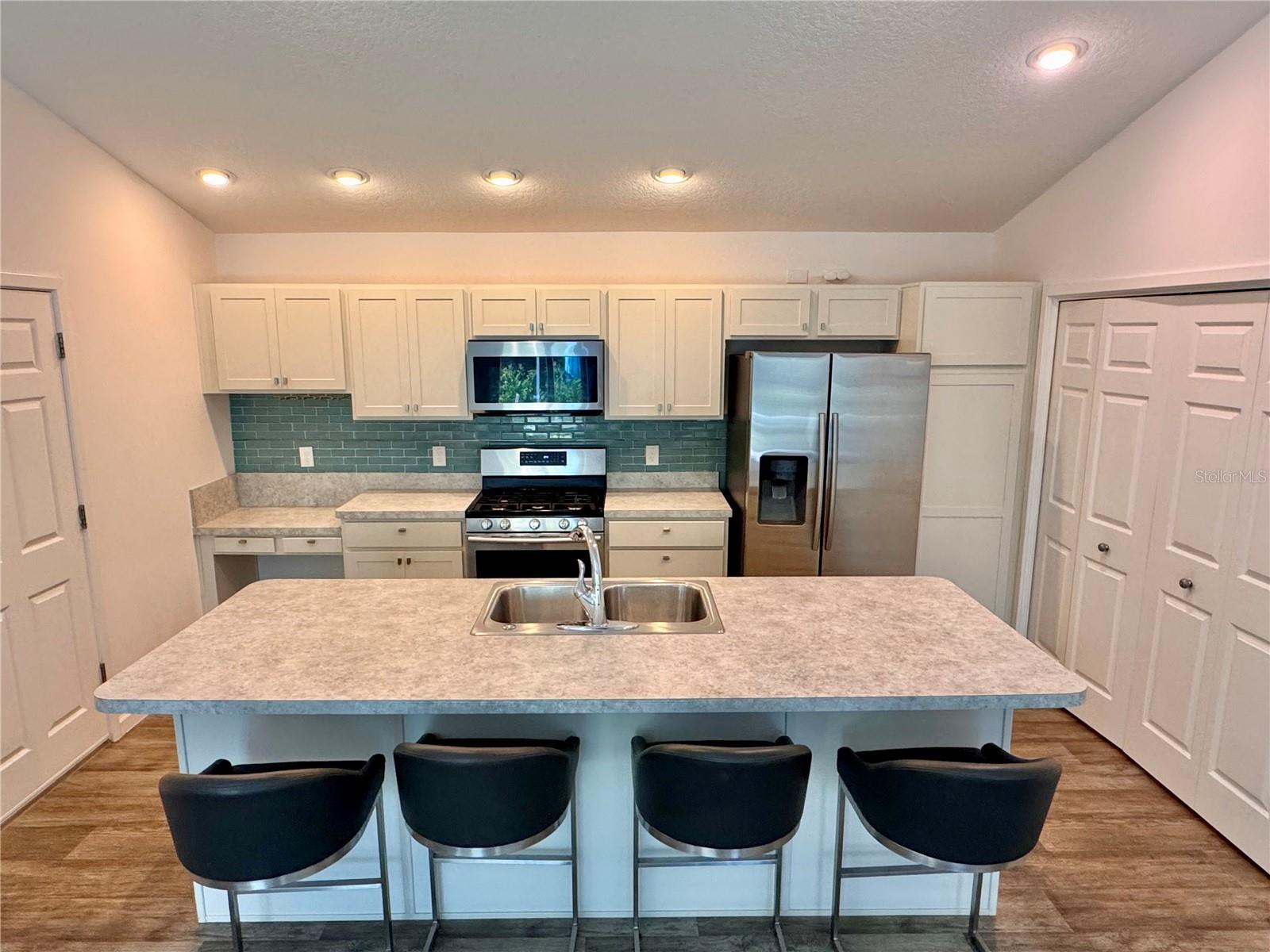 Image 6 of 27 For 1899 Groesser Place