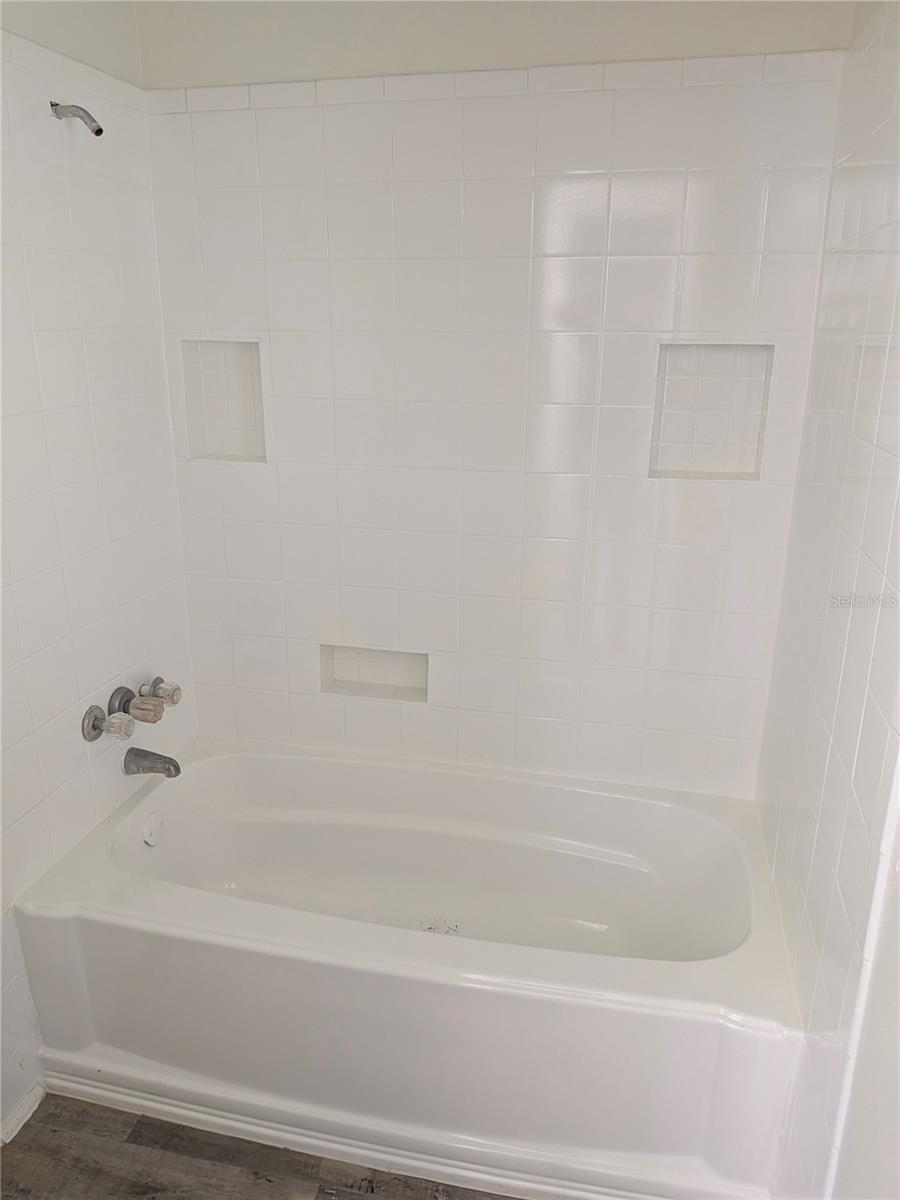 Image 11 of 13 For 1200 Ne 45th Place