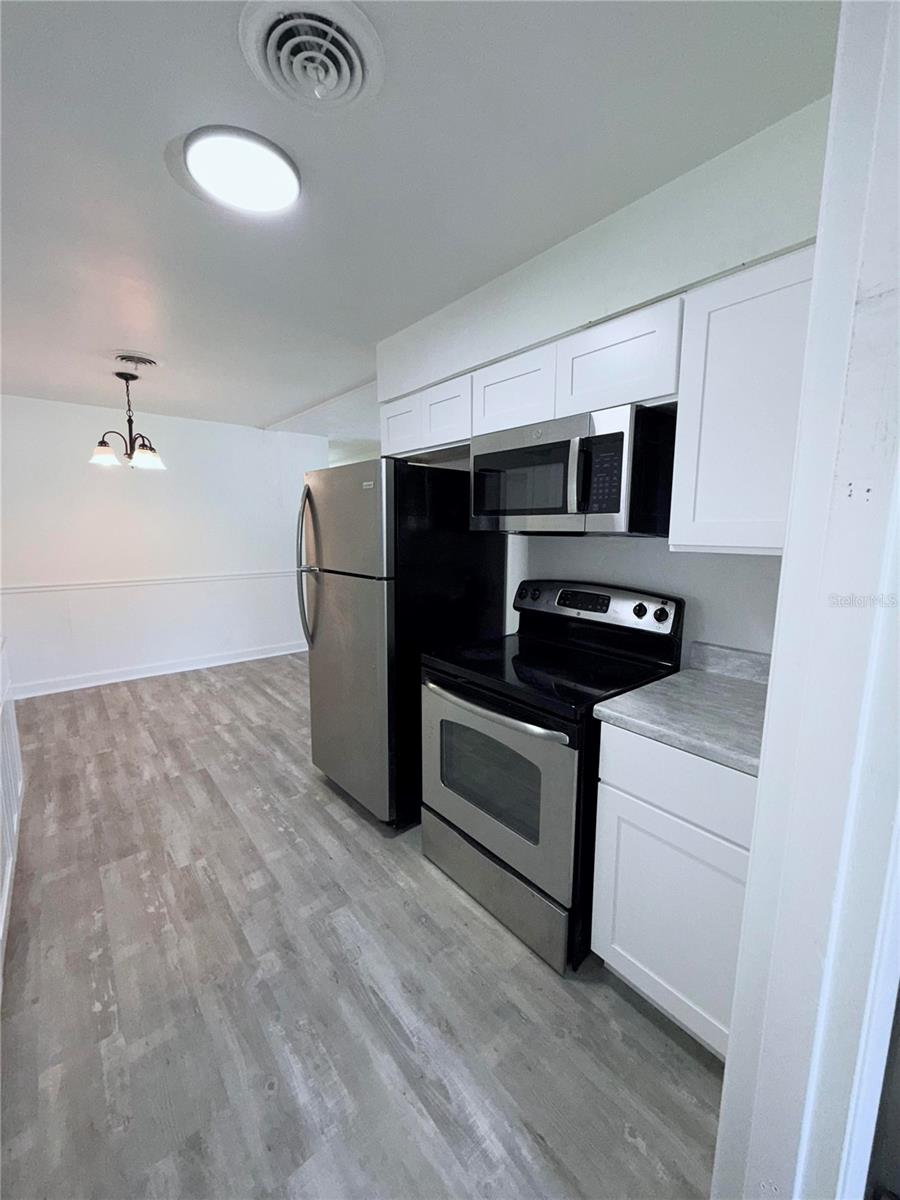 Image 7 of 13 For 1200 Ne 45th Place