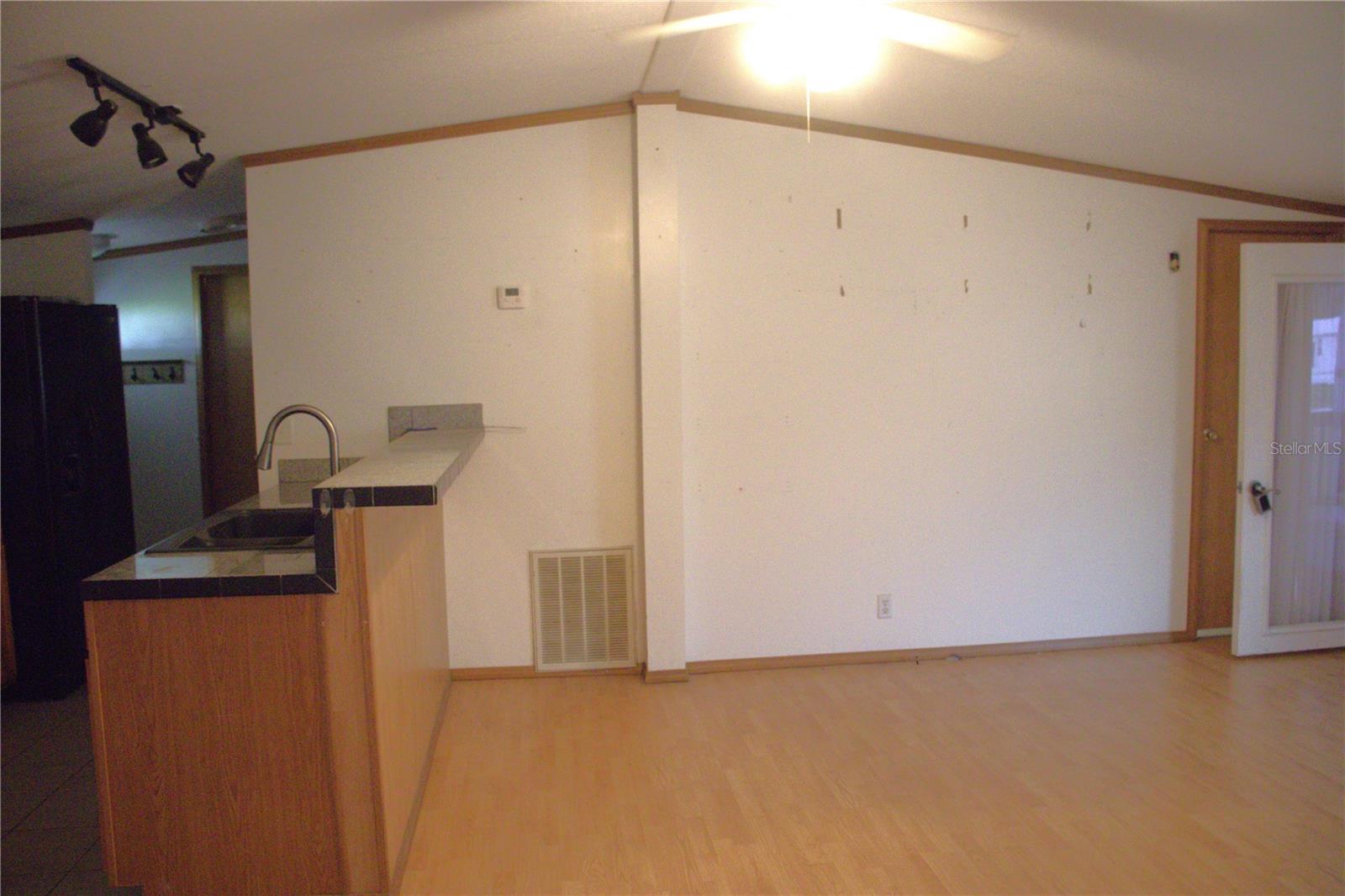 Image 21 of 46 For 1361 12th Lane