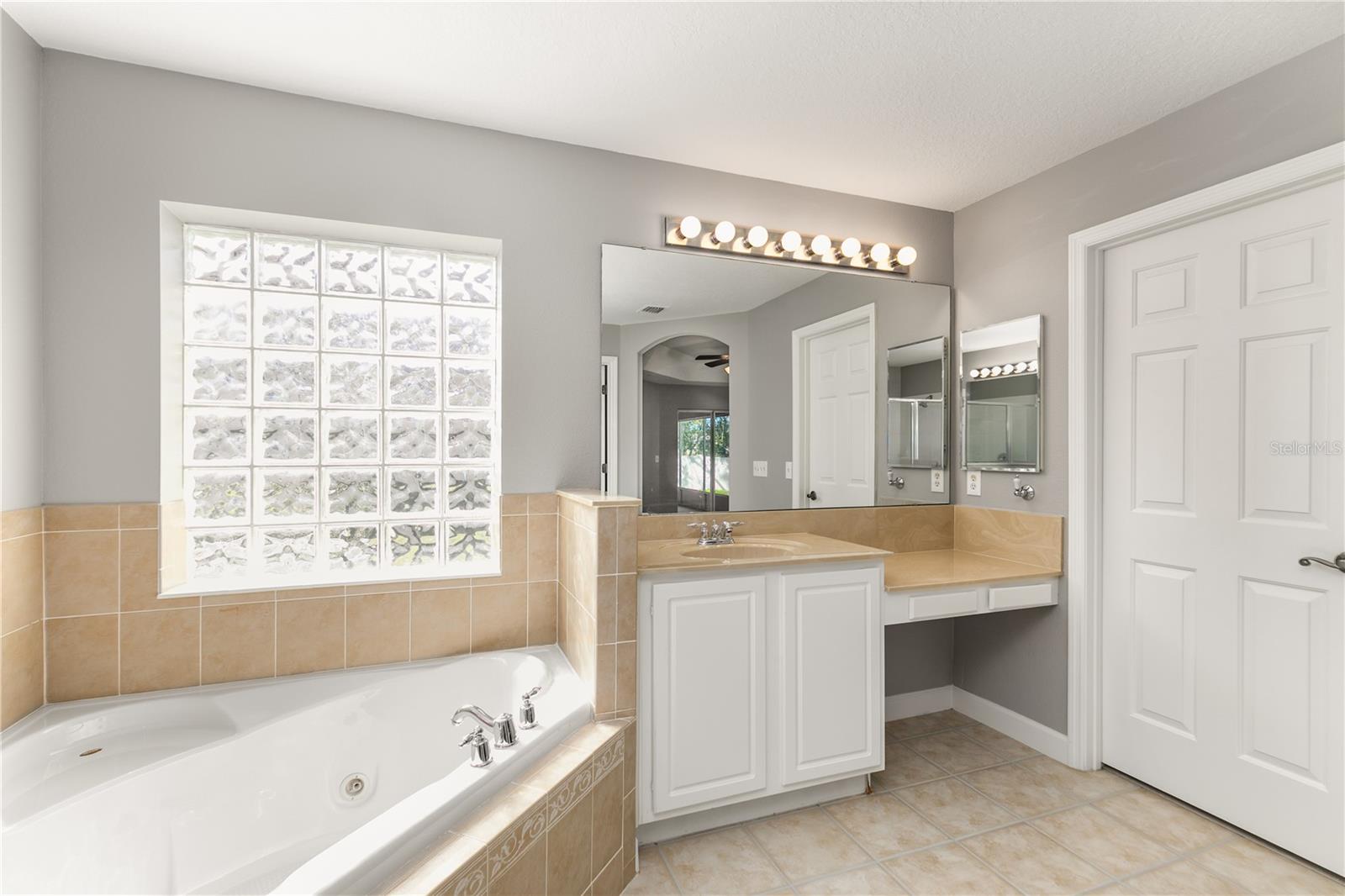 Image 28 of 53 For 2026 Oakbend Drive