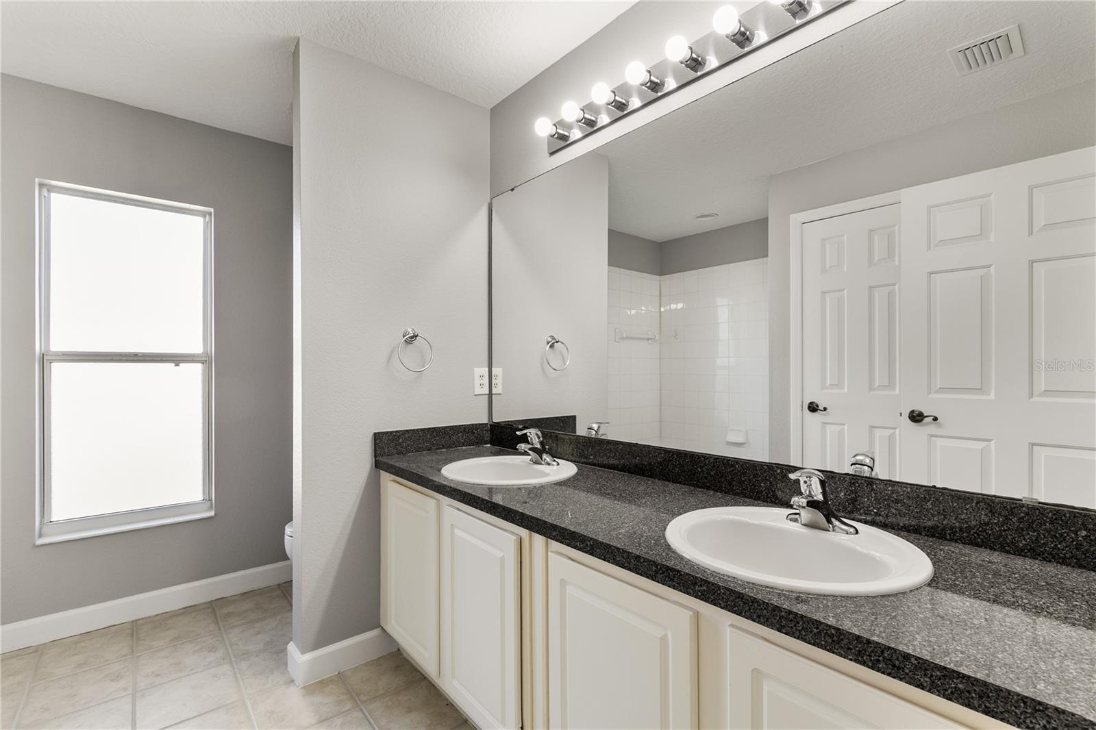 Image 37 of 53 For 2026 Oakbend Drive