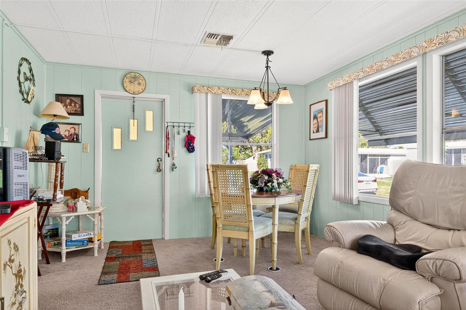 Image 7 of 81 For 115 Tropical Lane