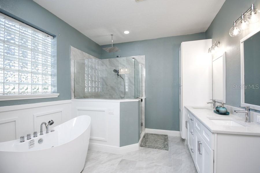 Image 21 of 49 For 11129 Oakshore Lane