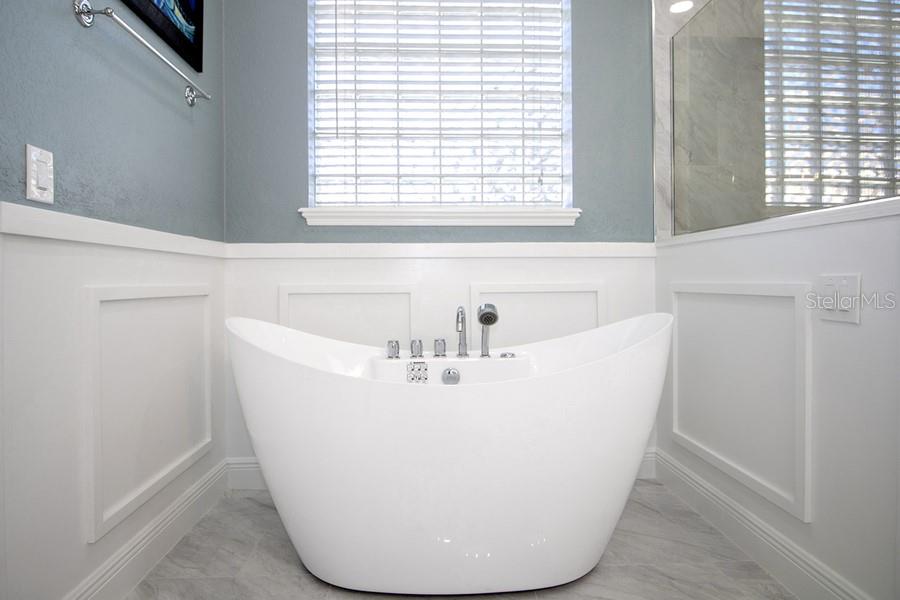 Image 22 of 49 For 11129 Oakshore Lane