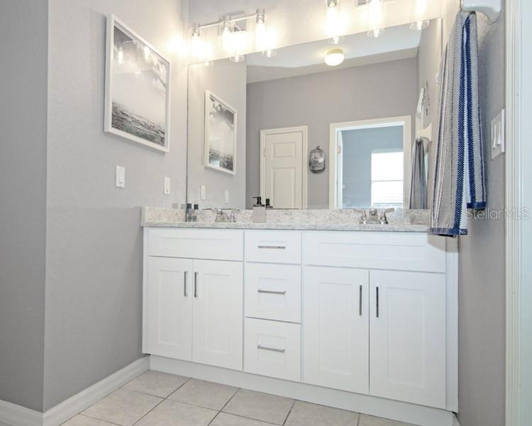 Image 27 of 49 For 11129 Oakshore Lane