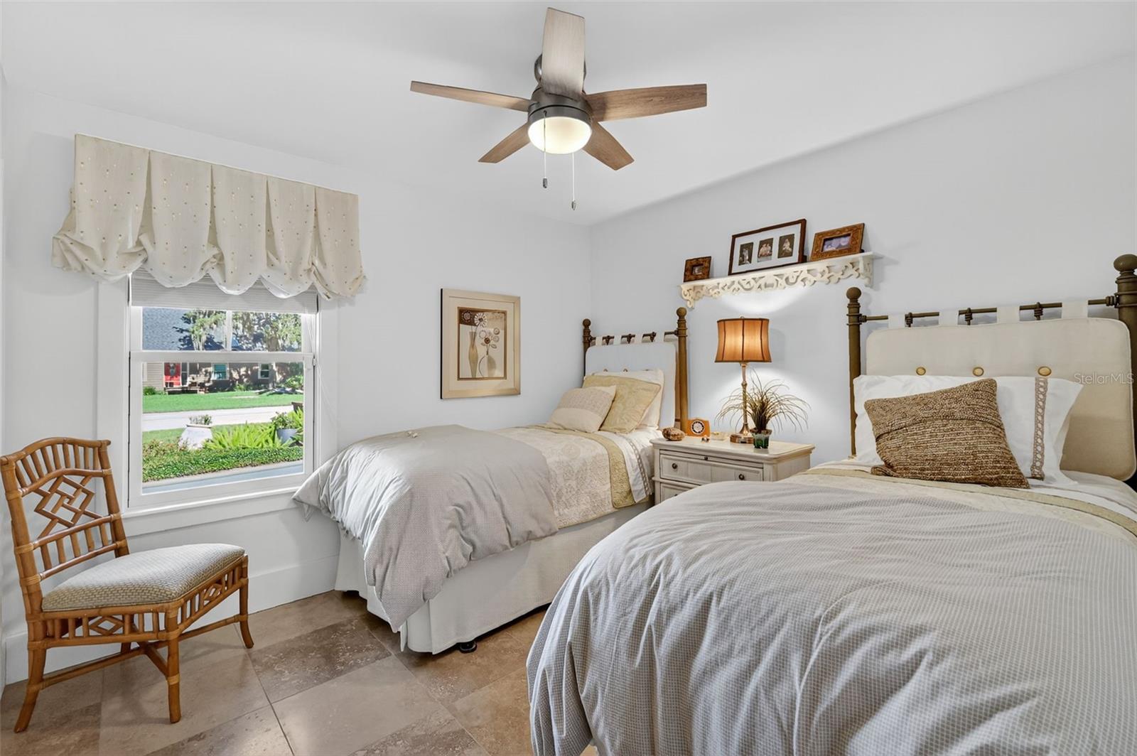 Image 16 of 36 For 5426 Twin Palms Road