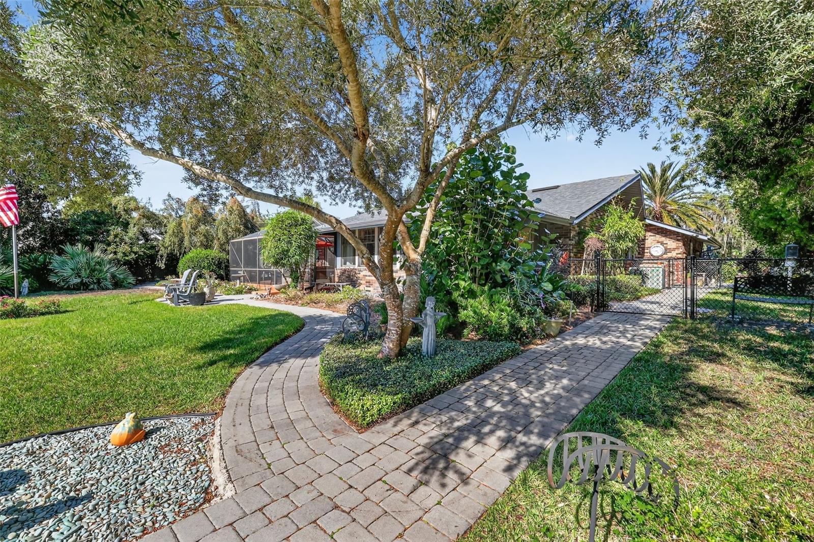 Image 26 of 36 For 5426 Twin Palms Road