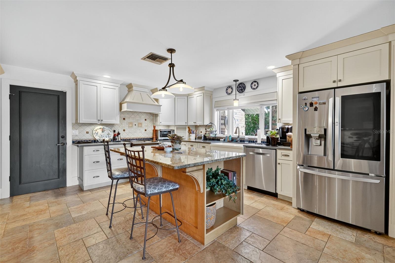 Image 5 of 36 For 5426 Twin Palms Road