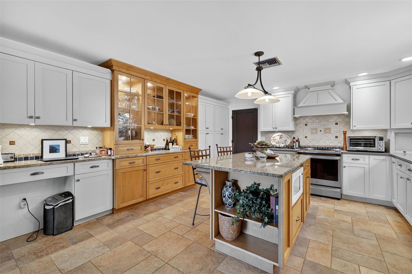 Image 6 of 36 For 5426 Twin Palms Road