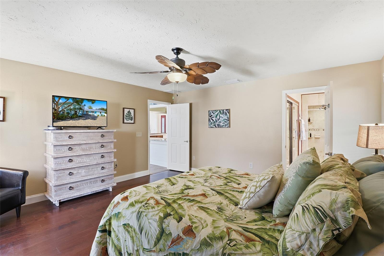 Image 4 of 70 For 105 2nd Place