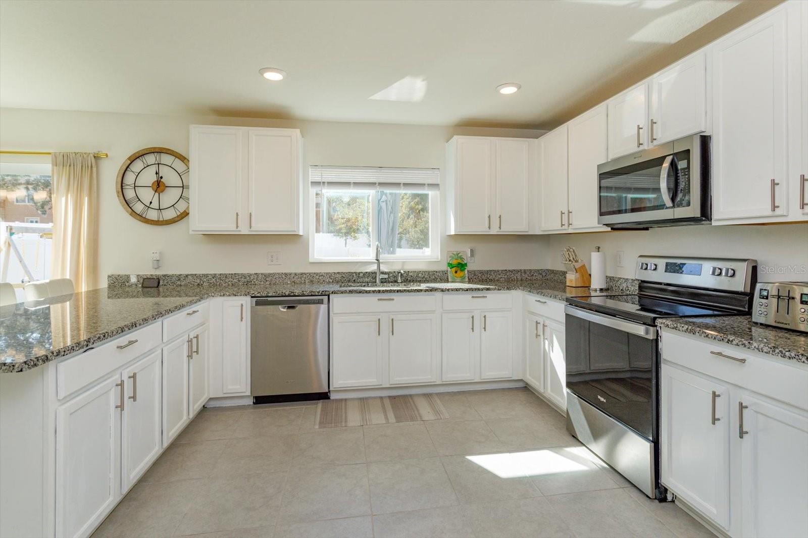 Image 12 of 28 For 1096 Papaya Circle